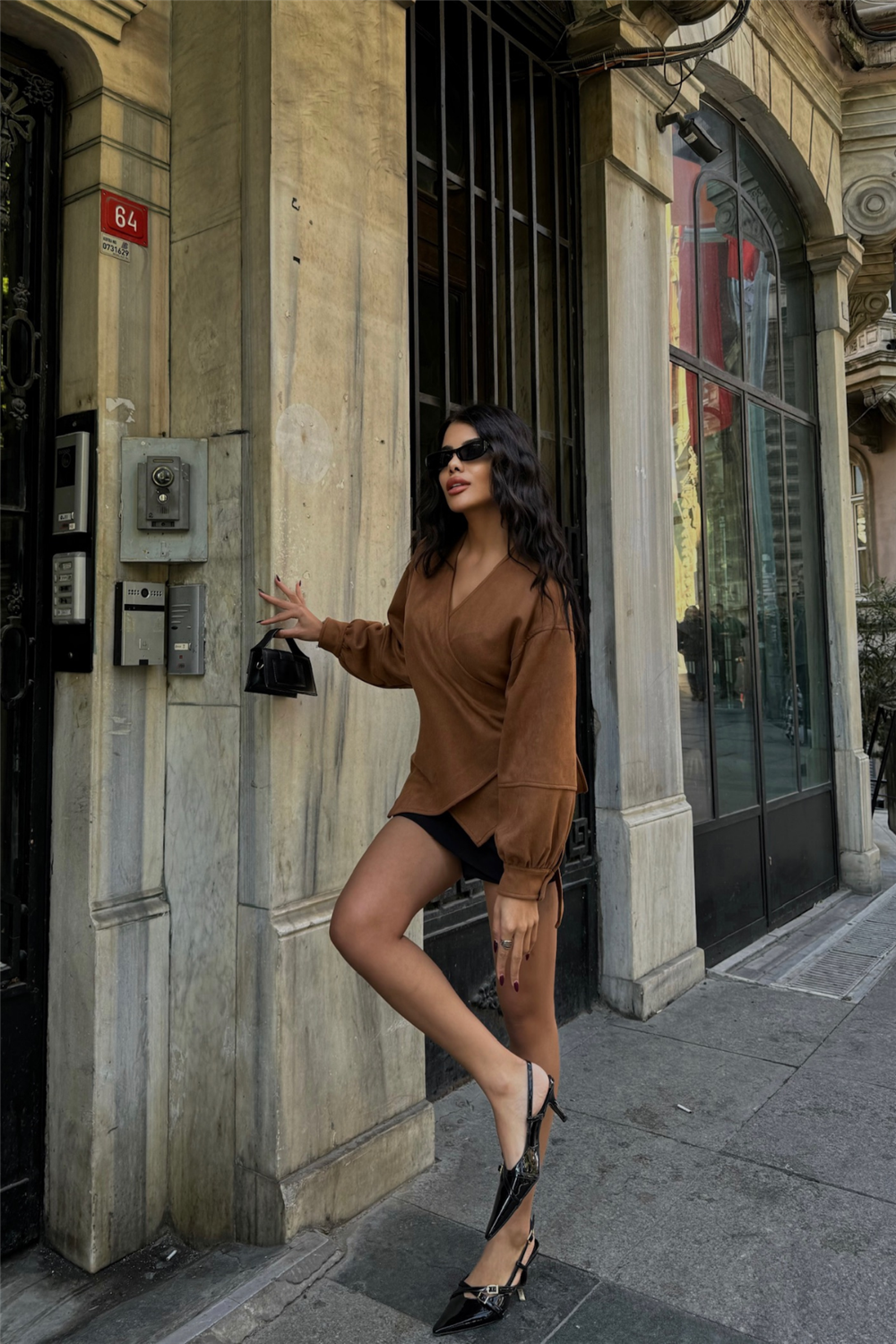 SÜET KRUVAZE BLUZ BAĞLAMA DETAYLI - Taba