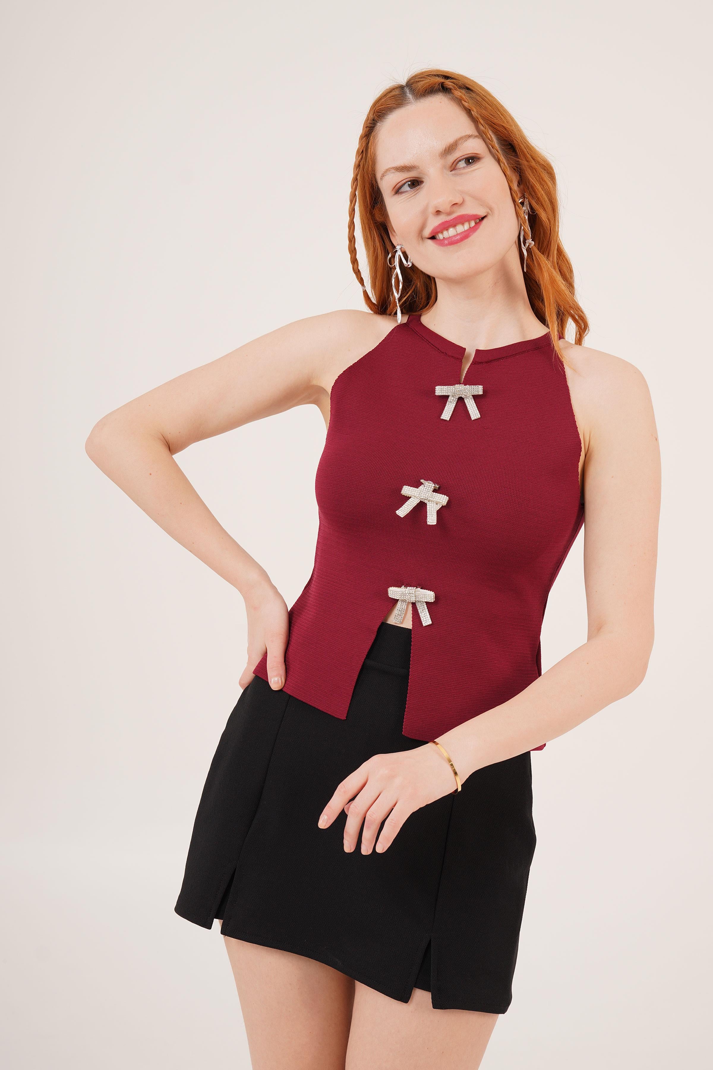 Taşlı Fiyonk Broş Detaylı Sıfır Kol Toptan Bordo Bluz