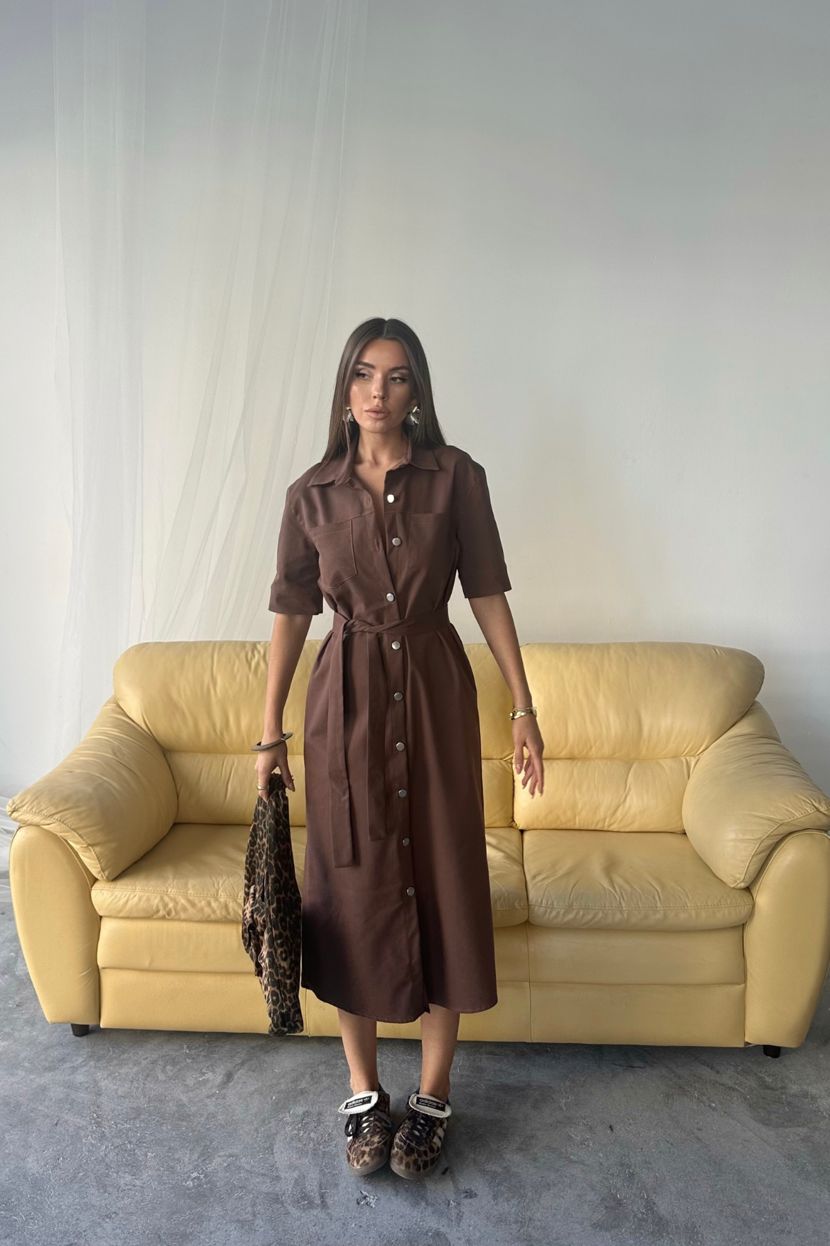 TENCEL ÖNDEN DÜĞMELİ KISA KOL ELBİSE - Kahverengi