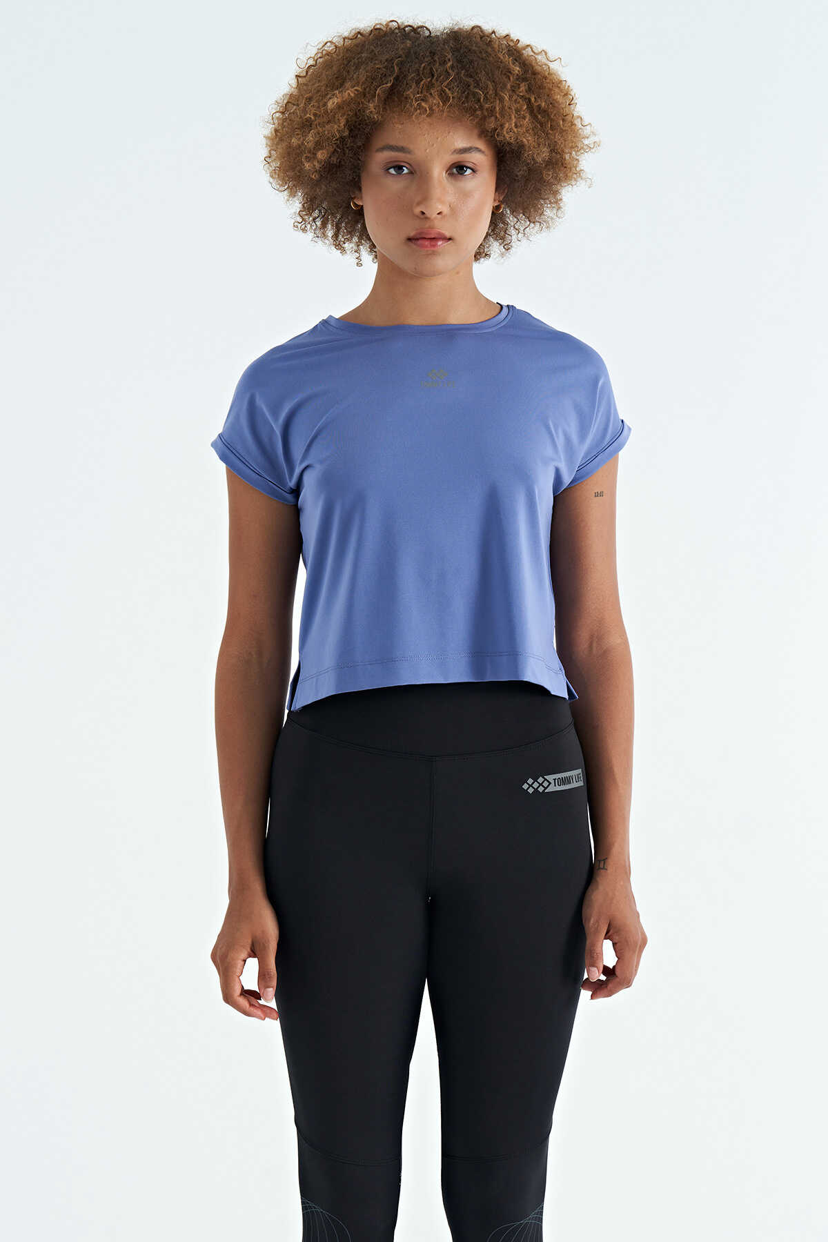 Tommylife Toptan Siyah Logo Baskılı O Yaka Düşük Kol Oversize Kadın Crop T-Shirt - 97262
