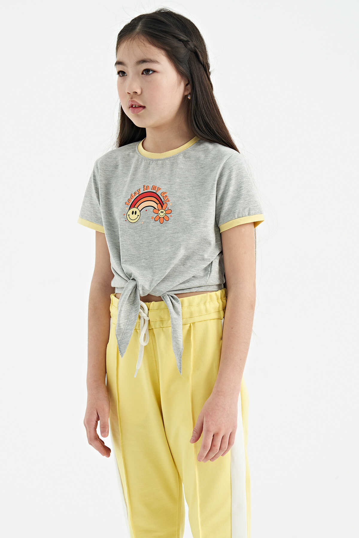 Tommylife Toptan Beyaz Baskı Detaylı O Yaka Çok Renkli Bağlama Detaylı Kız Çocuk T-Shirt - 75113