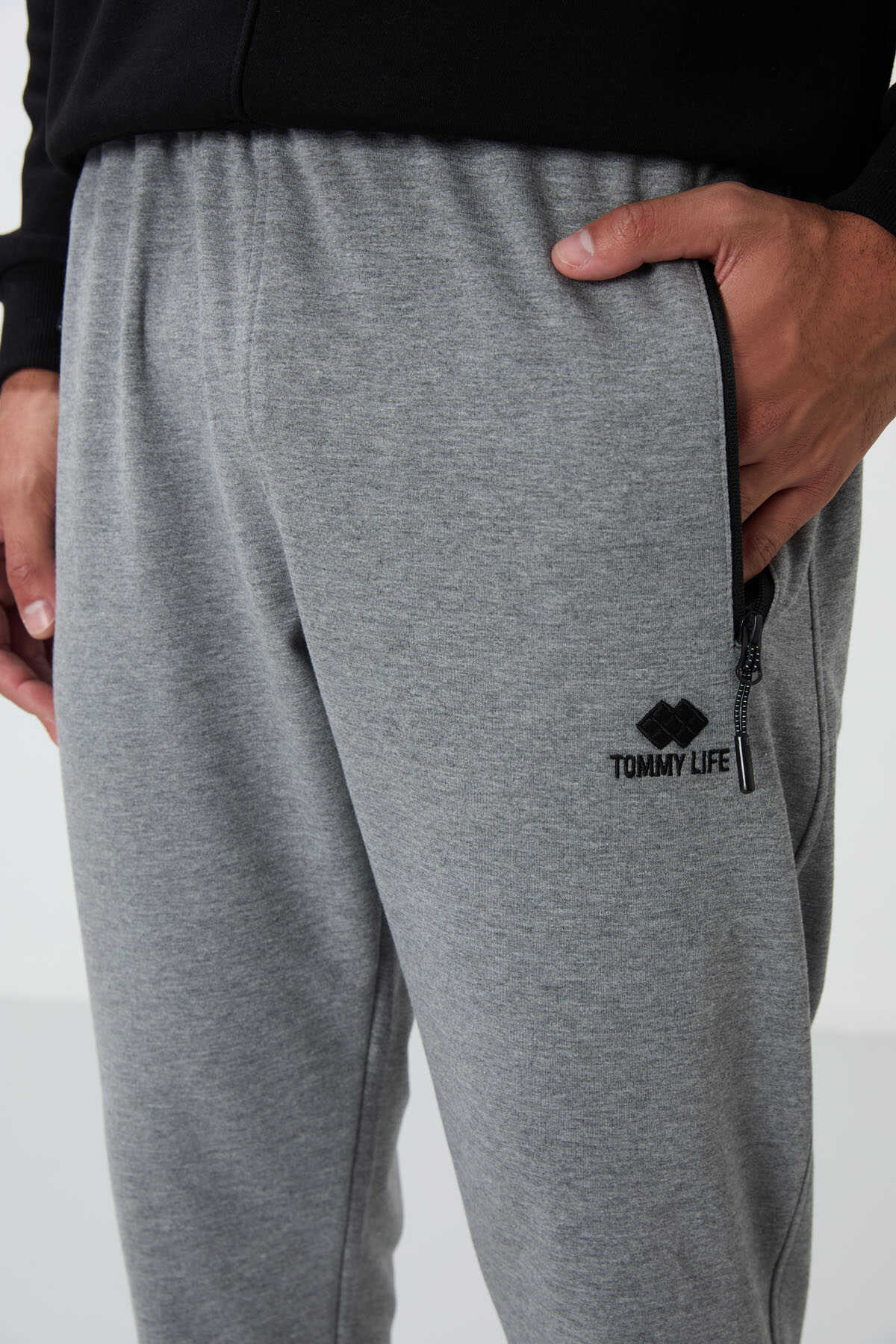 Tommylife Toptan Siyah Fermuar Cepli Standart Kalıp Jogger Erkek Eşofman Alt - 84651
