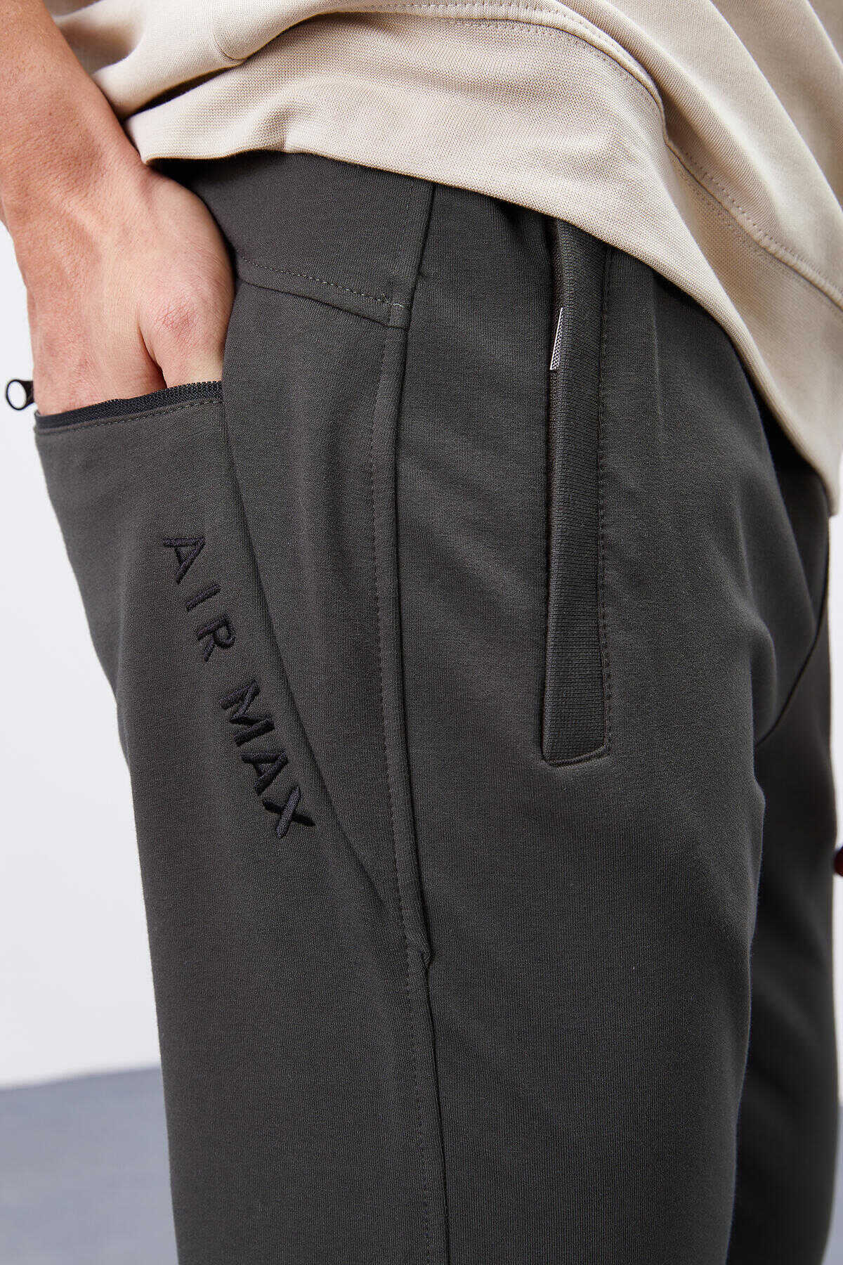 Tommylife Toptan Siyah Fermuar Cepli Dar Kalıp Jogger Erkek Eşofman Alt - 84343