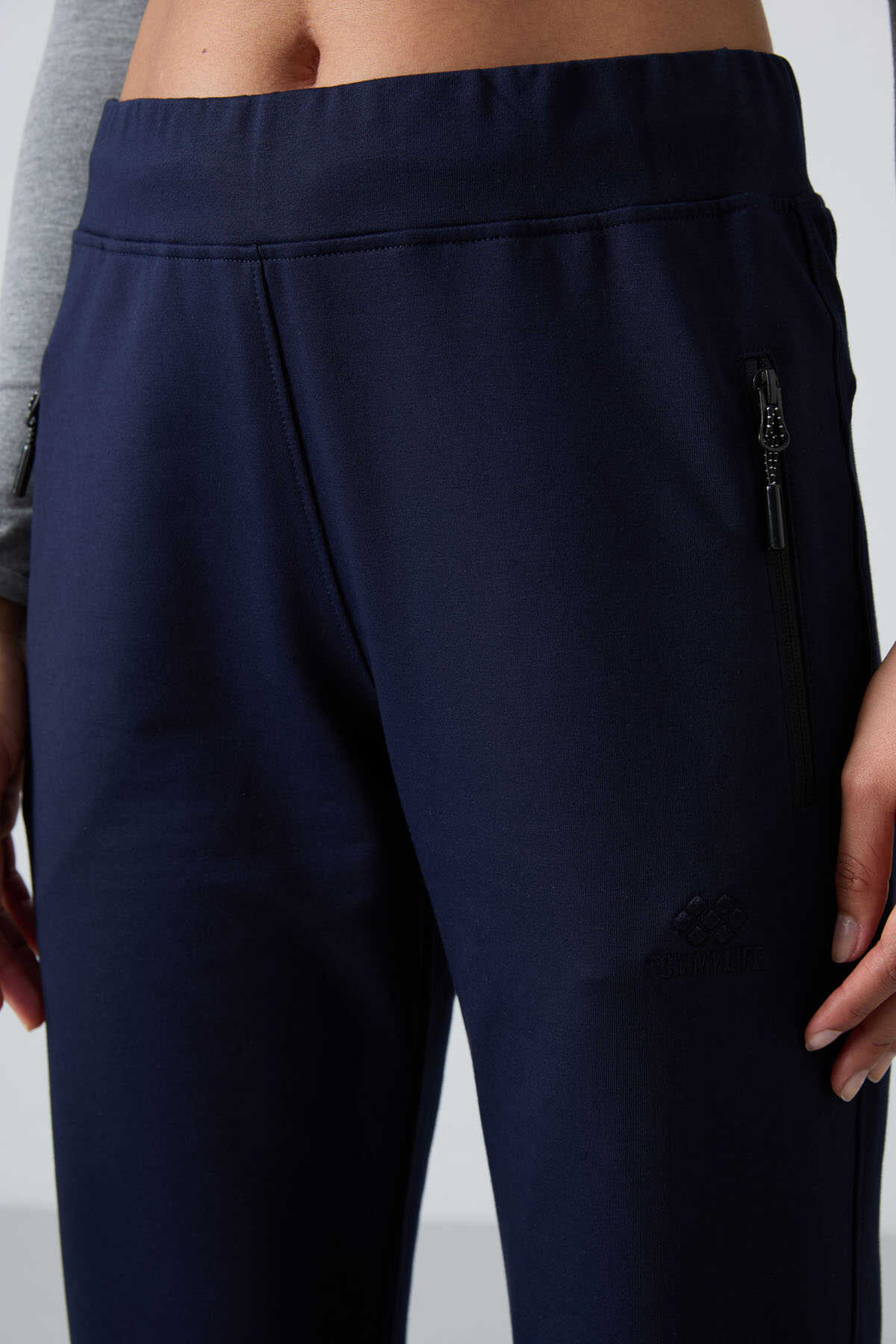 Tommylife Wholesale Black Zipper Pocket Comfortable Fit Classic Leg Women's Sweatpants - 94195