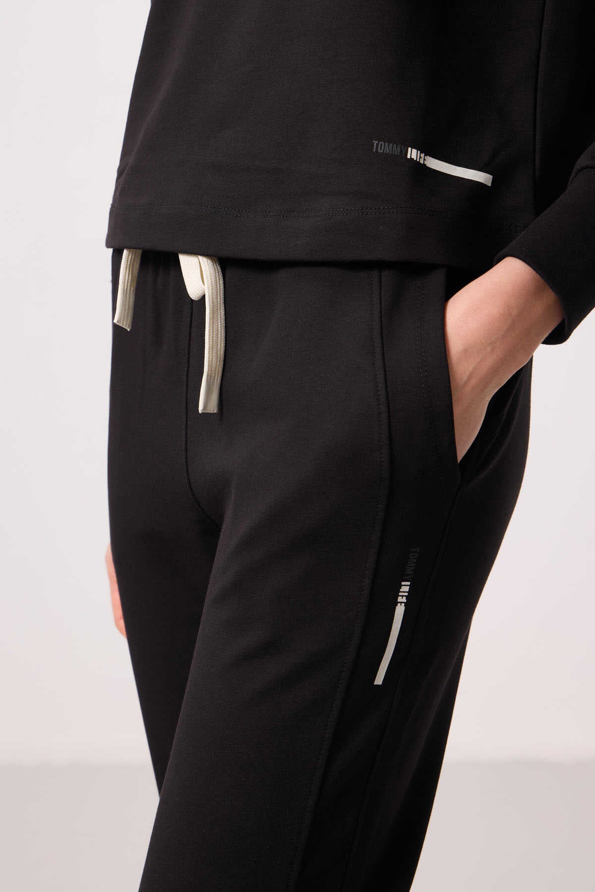 Tommylife Wholesale Hooded Oversized Women's Tracksuit Set - 95336 Black