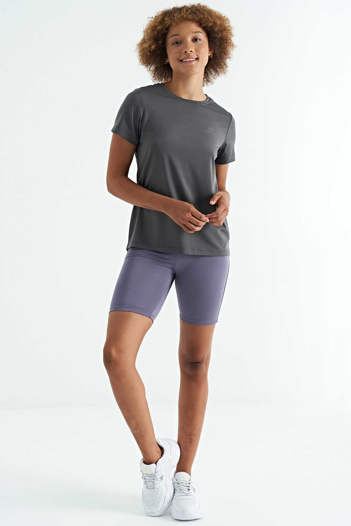Tommylife Wholesale Black Back Slit Detail Crew Neck Short Sleeve Standard Fit Women's T-Shirt - 97267