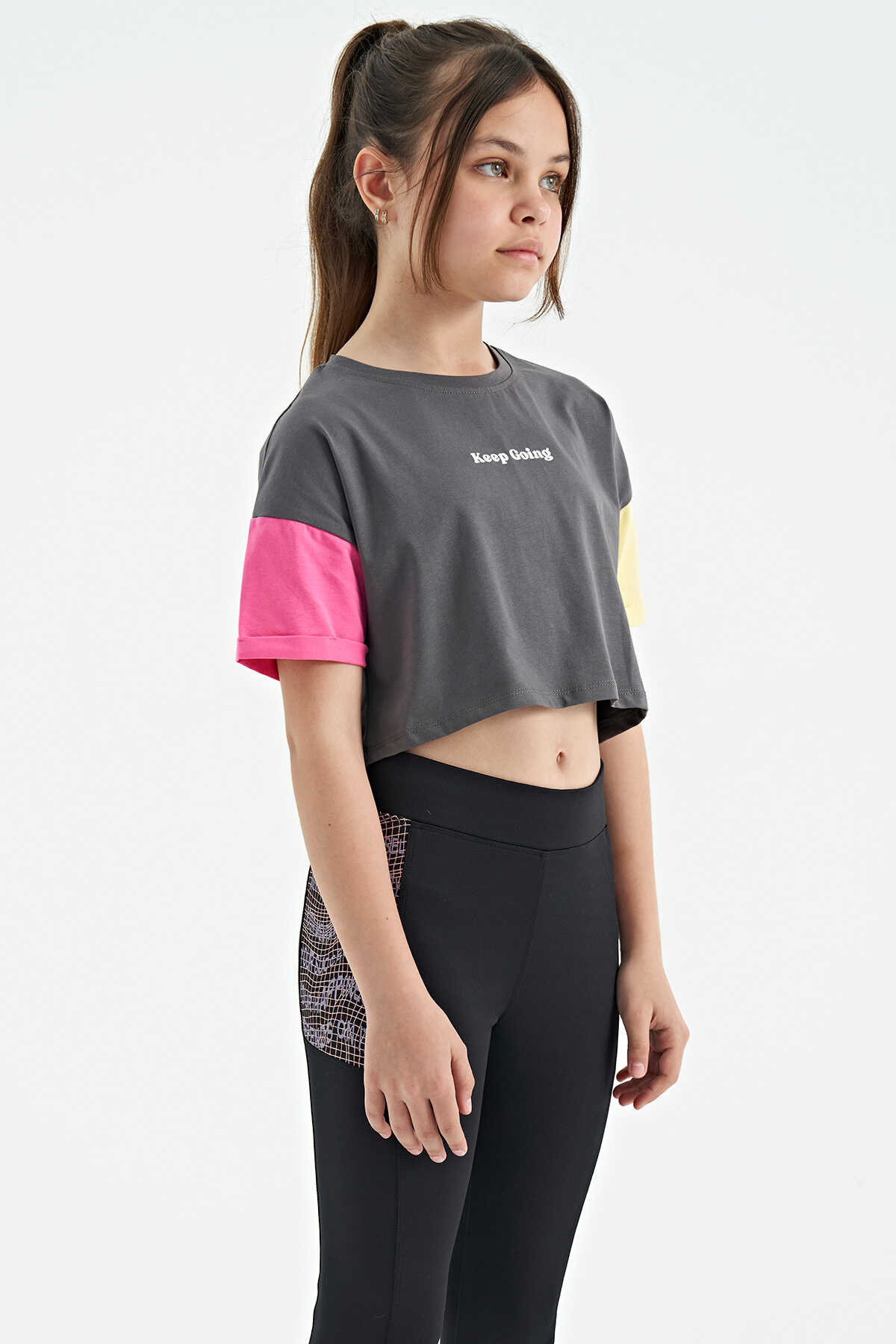 Tommylife Toptan Siyah Yazı Baskılı O Yaka Düşük Omuzlu Oversize Kız Çocuk T-Shirt - 75130