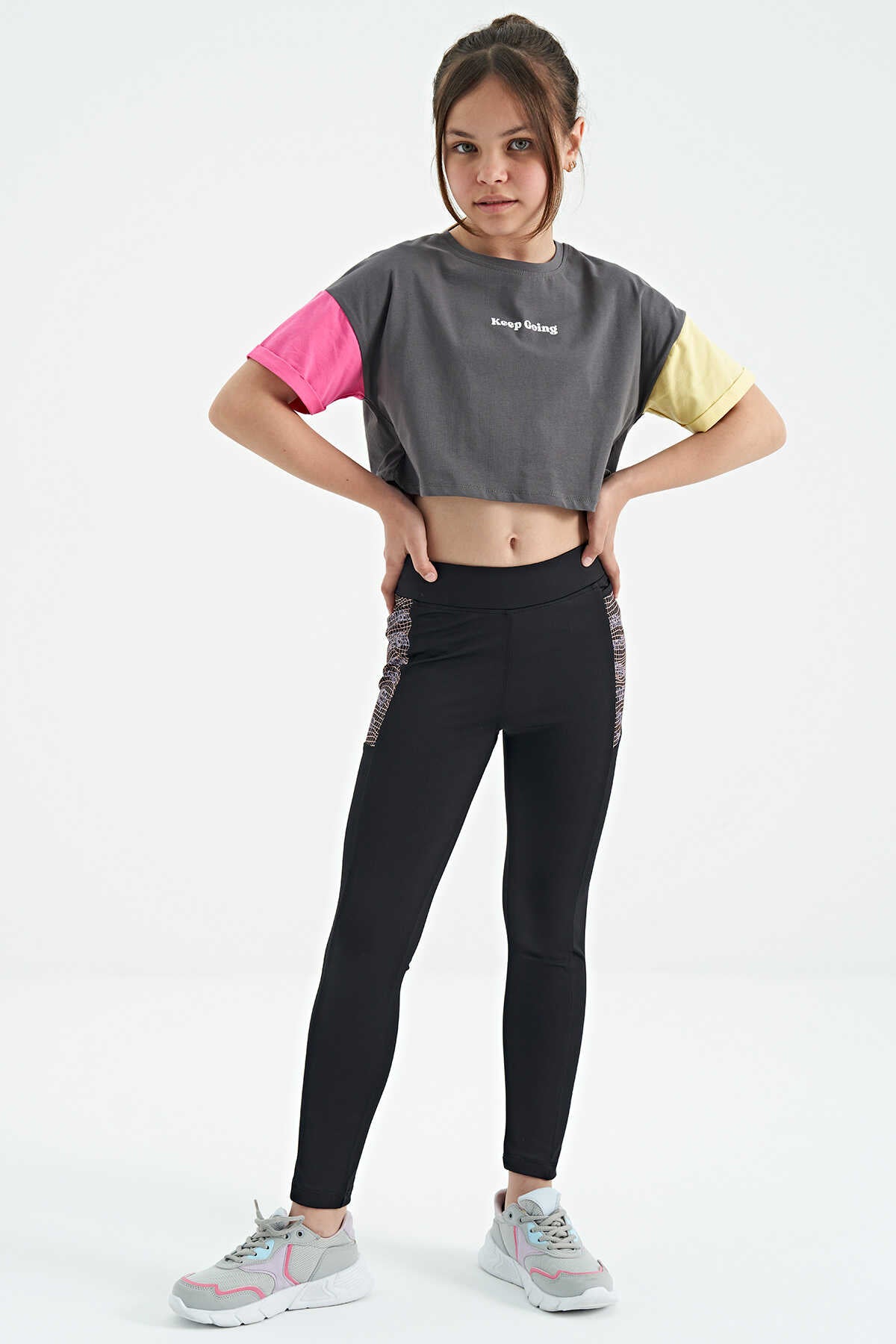 Tommylife Toptan Siyah Yazı Baskılı O Yaka Düşük Omuzlu Oversize Kız Çocuk T-Shirt - 75130