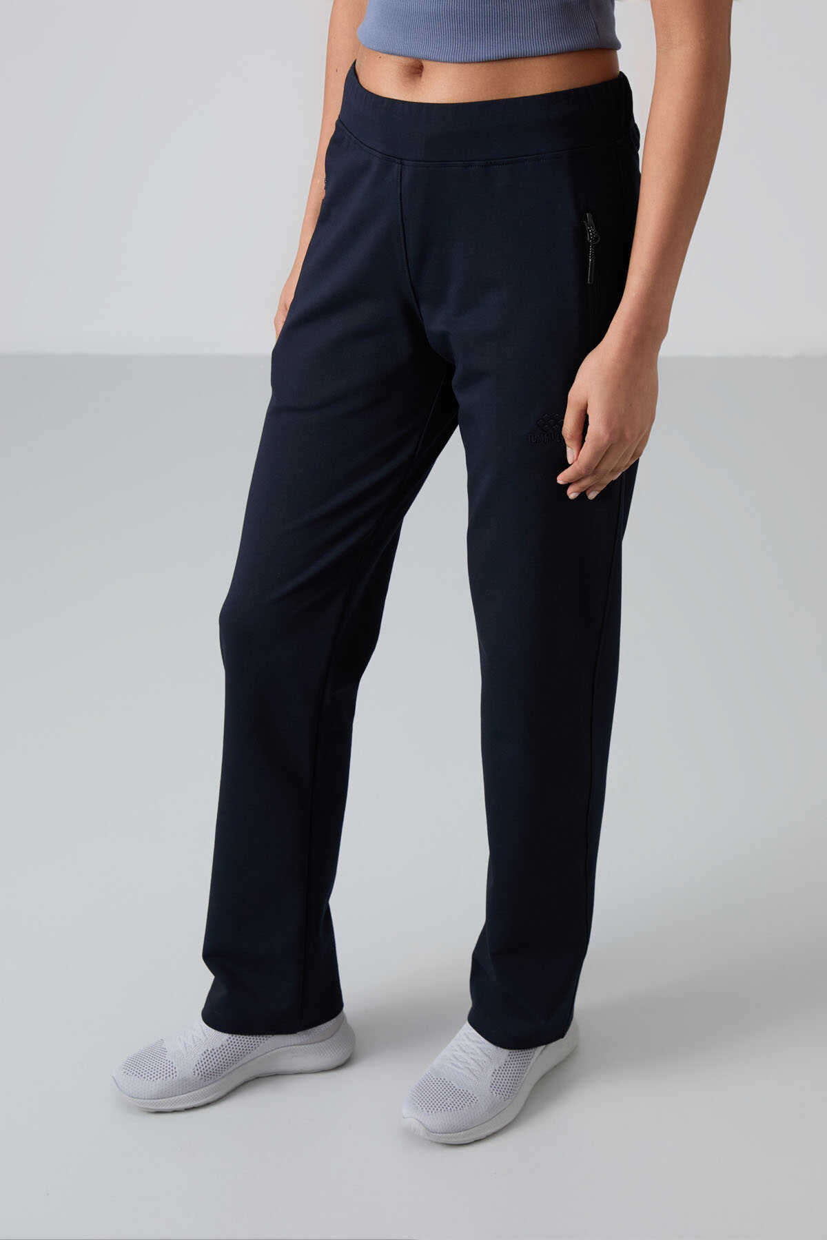 Tommylife Wholesale Black Zipper Pocket Comfortable Fit Classic Leg Women's Sweatpants - 94195