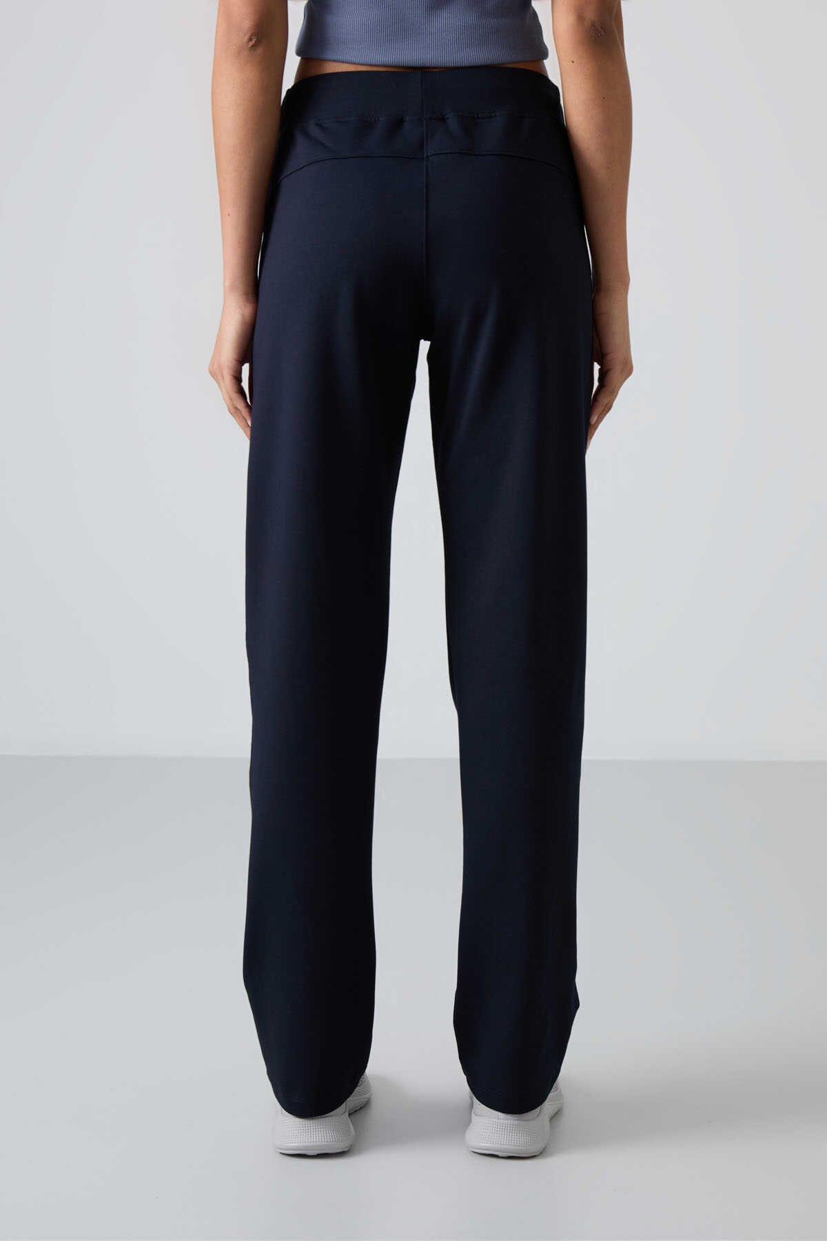 Tommylife Wholesale Black Zipper Pocket Comfortable Fit Classic Leg Women's Sweatpants - 94195