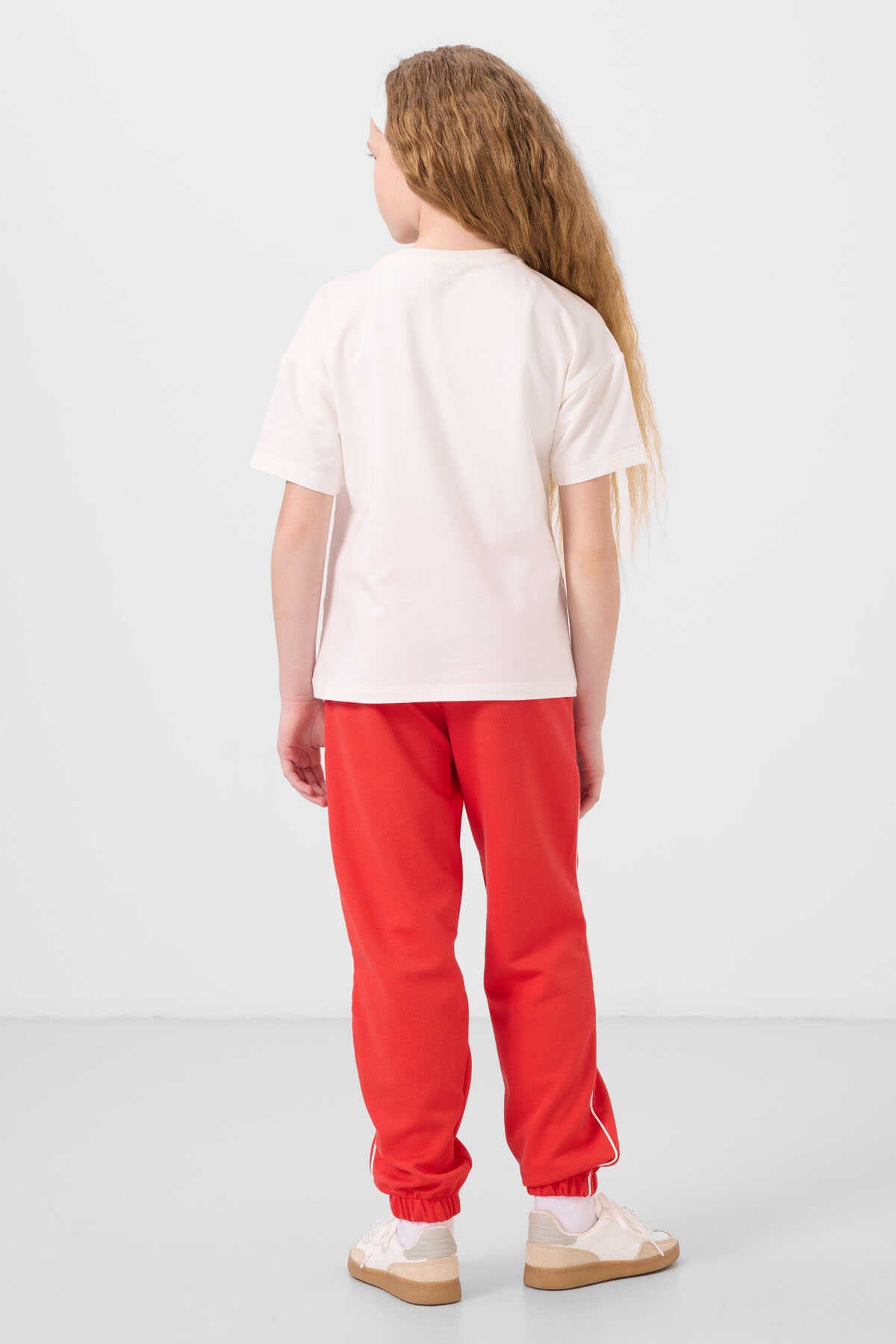 Tommylife Toptan O Yaka Baskılı Lastik Paçalı Standart Fit Kız Çocuk Eşofman Takım 75186 Ekru Fiesta