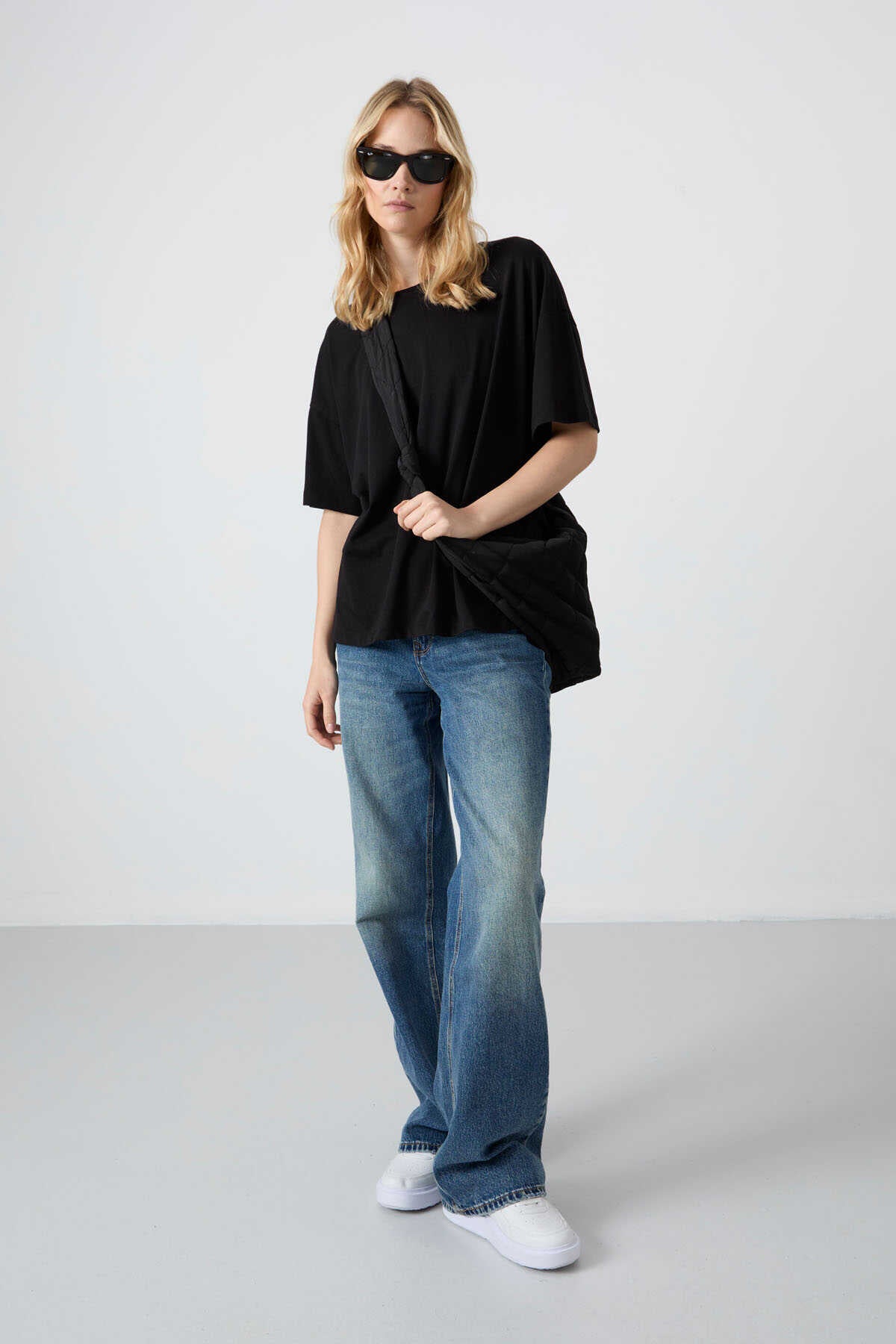 Tommylife Wholesale Crew Neck Oversize Basic Women's T-Shirt 97285 Black