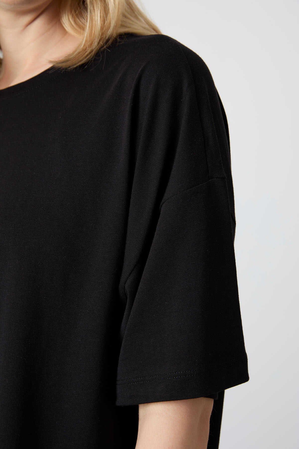 Tommylife Wholesale Crew Neck Oversize Basic Women's T-Shirt 97285 Black