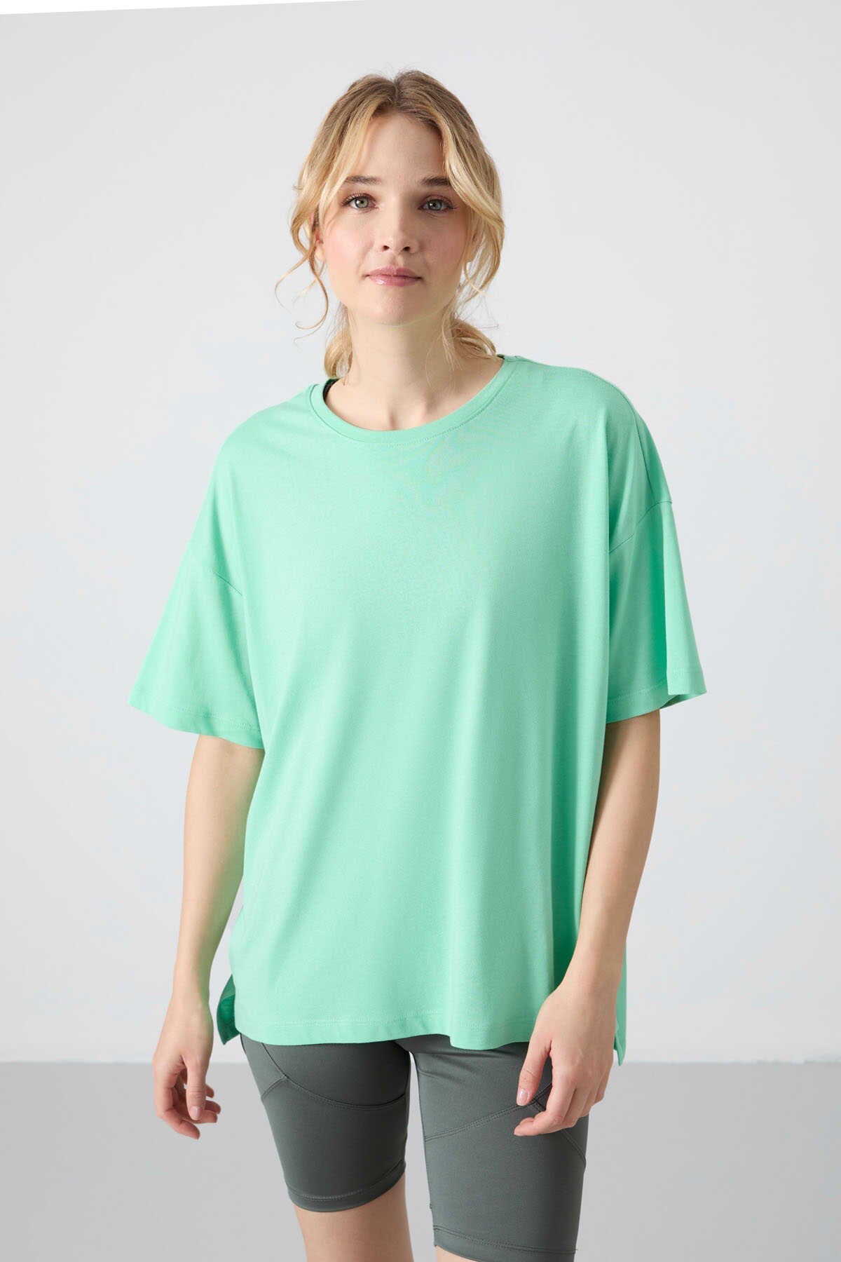 Tommylife Wholesale Crew Neck Oversize Basic Women's T-Shirt 97285 Black