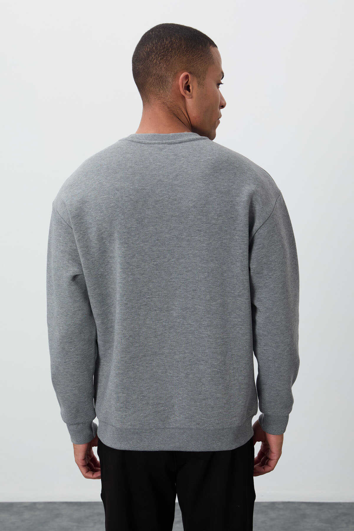 Tommylife Wholesale Crew Neck Relaxed Fit Basic Men's Sweatshirt 88418 Black