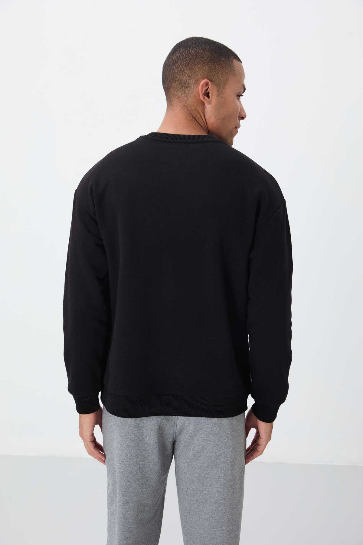 Tommylife Wholesale Crew Neck Relaxed Fit Basic Men's Sweatshirt 88418 Black