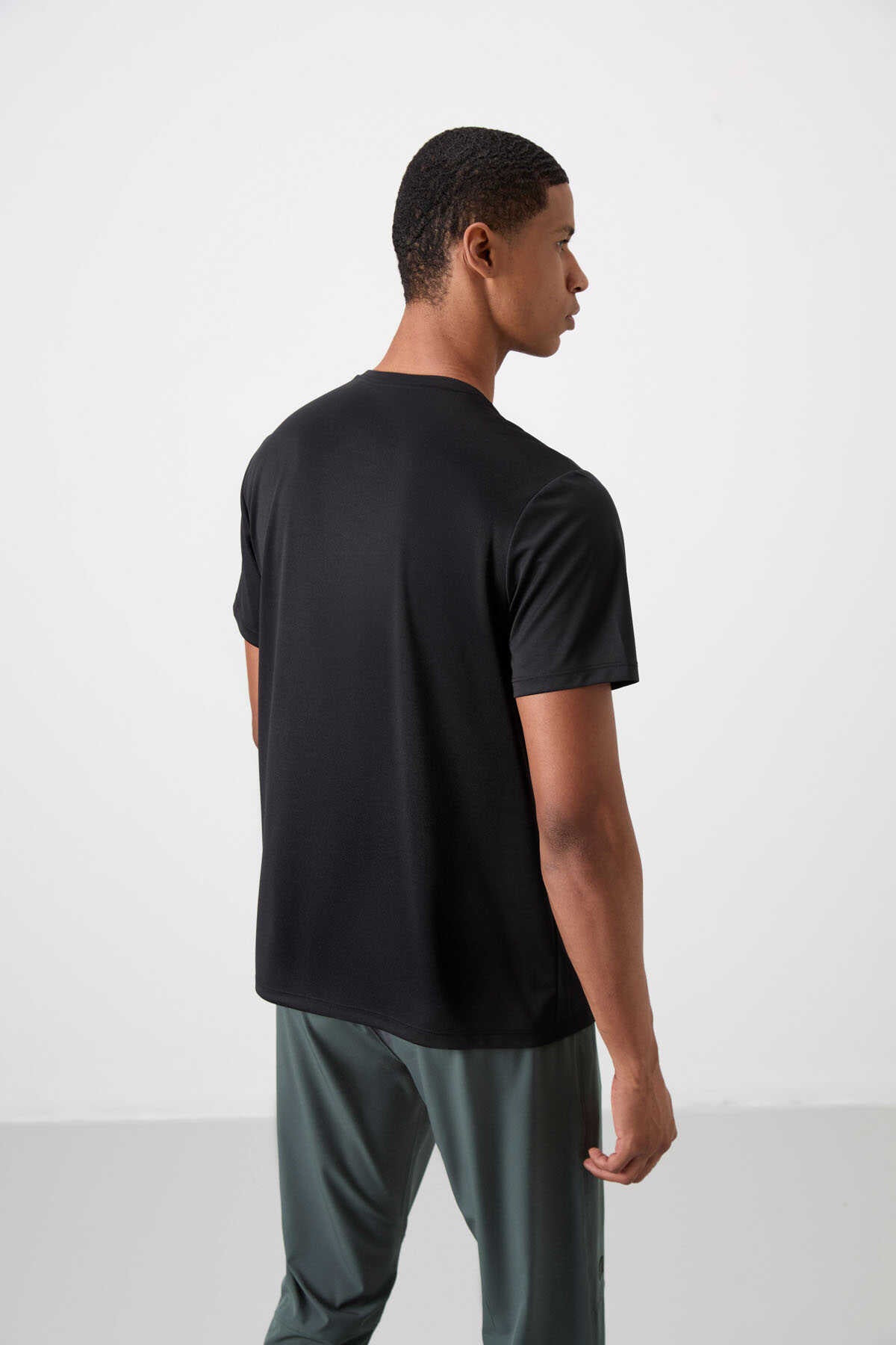 Tommylife Wholesale Crew Neck Standard Fit Active Sports Men's T-Shirt 88385 Black