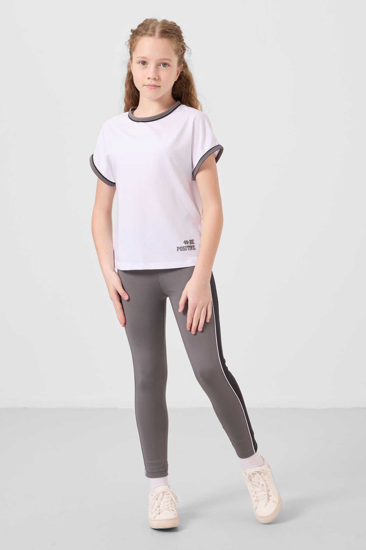 Tommylife Toptan O Yaka Yan Şerit Detaylı Standart Fit Performans Kız Çocuk Tayt Takım 75191 Beyaz Siyah