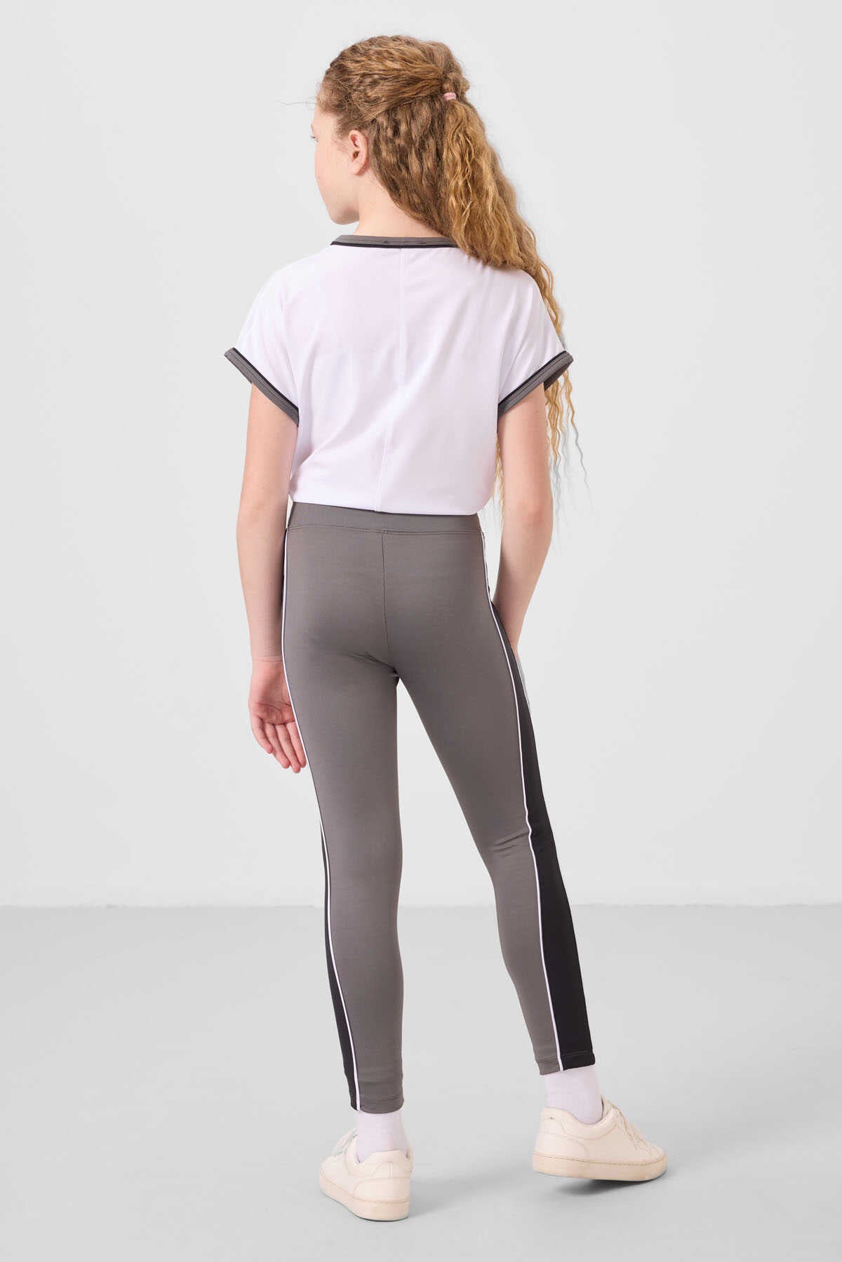 Tommylife Toptan O Yaka Yan Şerit Detaylı Standart Fit Performans Kız Çocuk Tayt Takım 75191 Beyaz Siyah