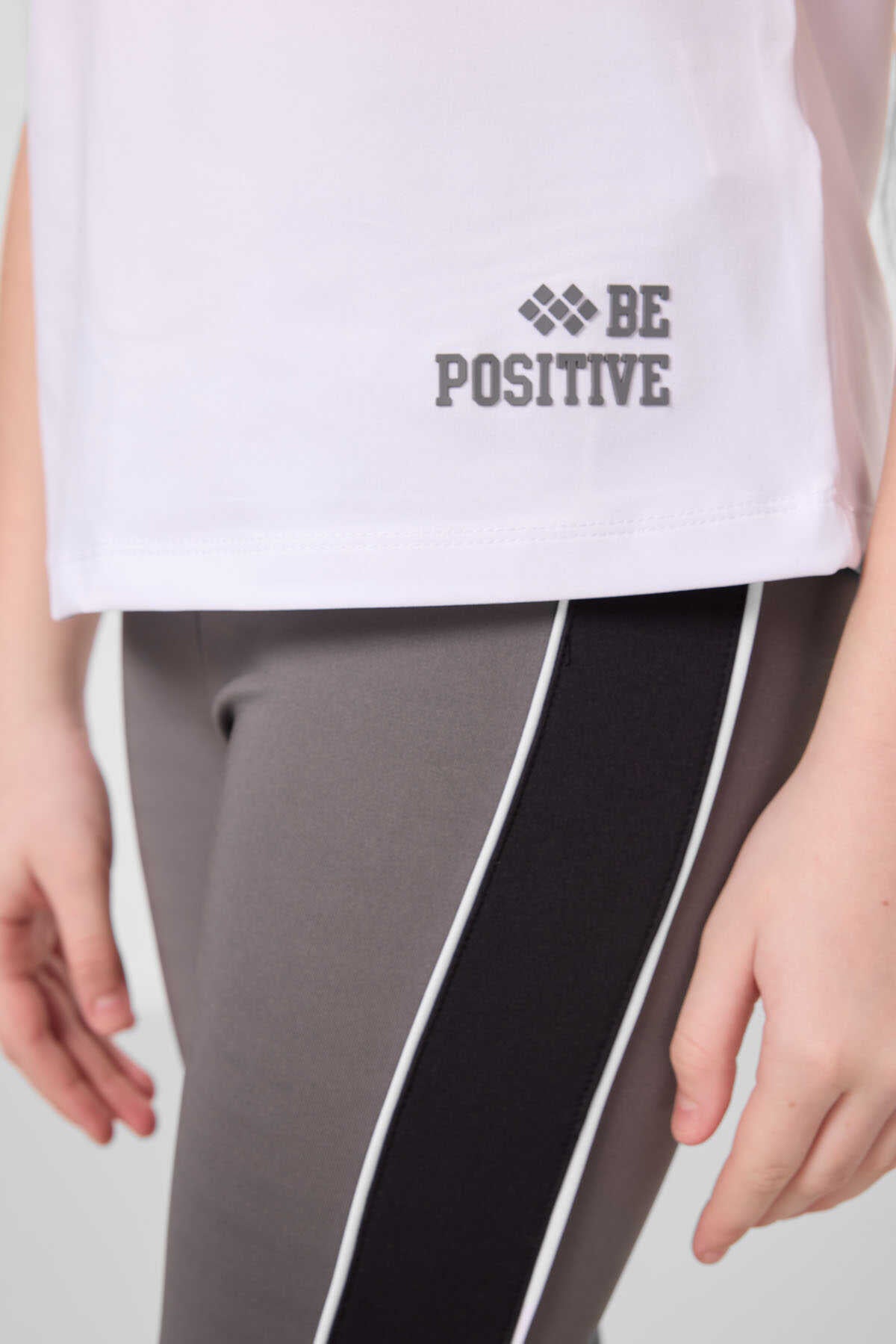 Tommylife Toptan O Yaka Yan Şerit Detaylı Standart Fit Performans Kız Çocuk Tayt Takım 75191 Beyaz Siyah