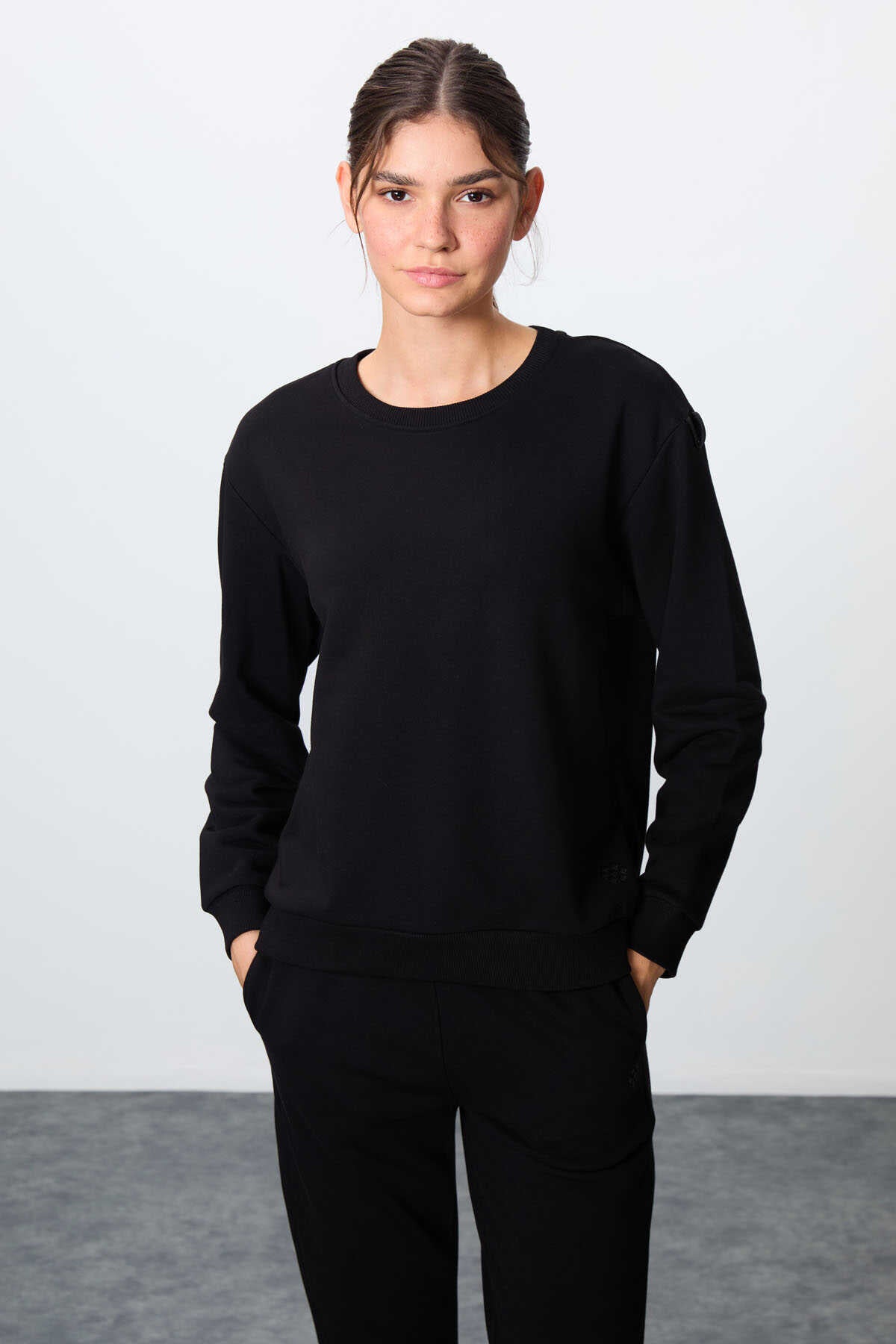 Tommylife Wholesale Oversize Crew Neck Jogger Women's Tracksuit Set 95341 Black