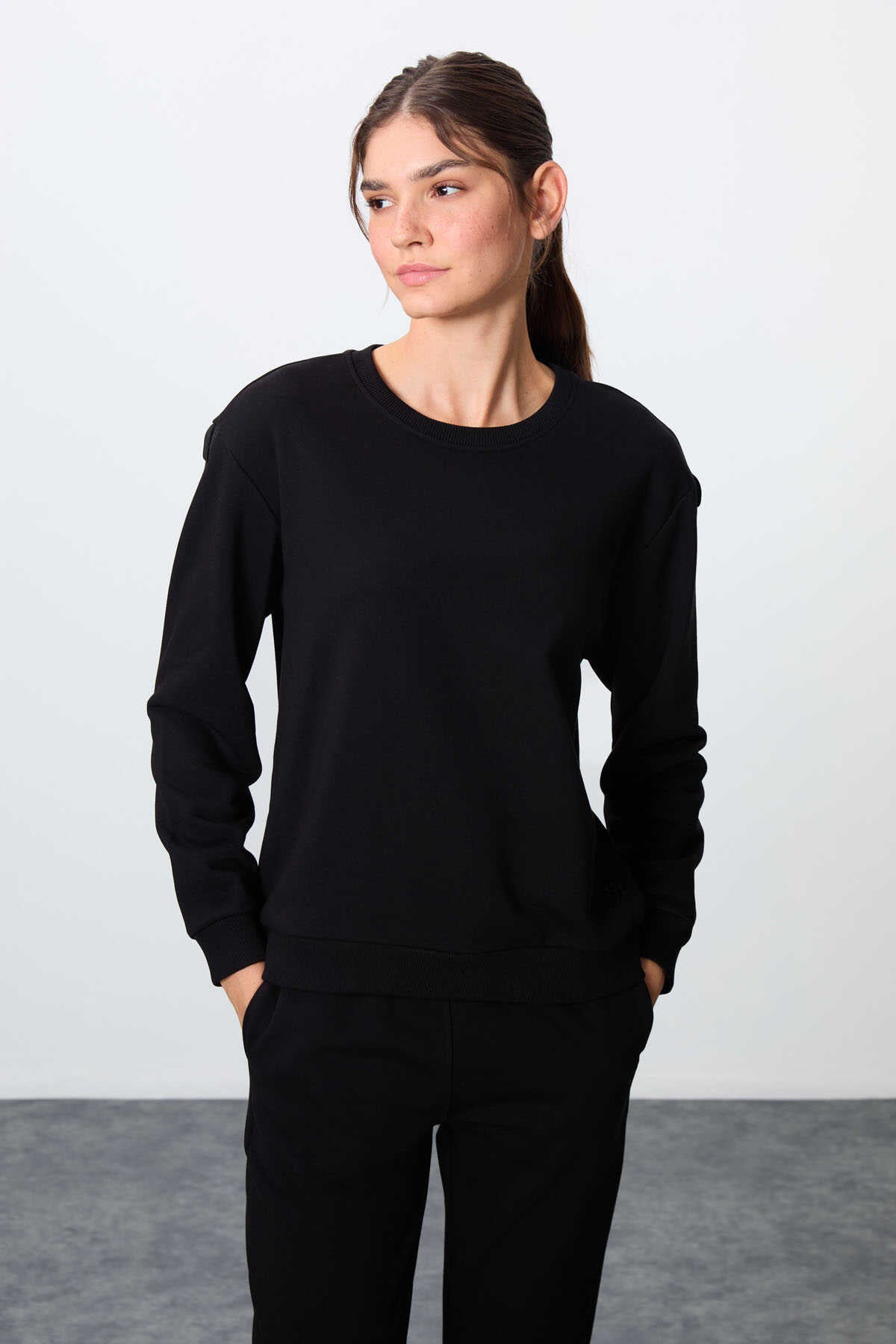 Tommylife Wholesale Oversize Crew Neck Jogger Women's Tracksuit Set 95341 Black