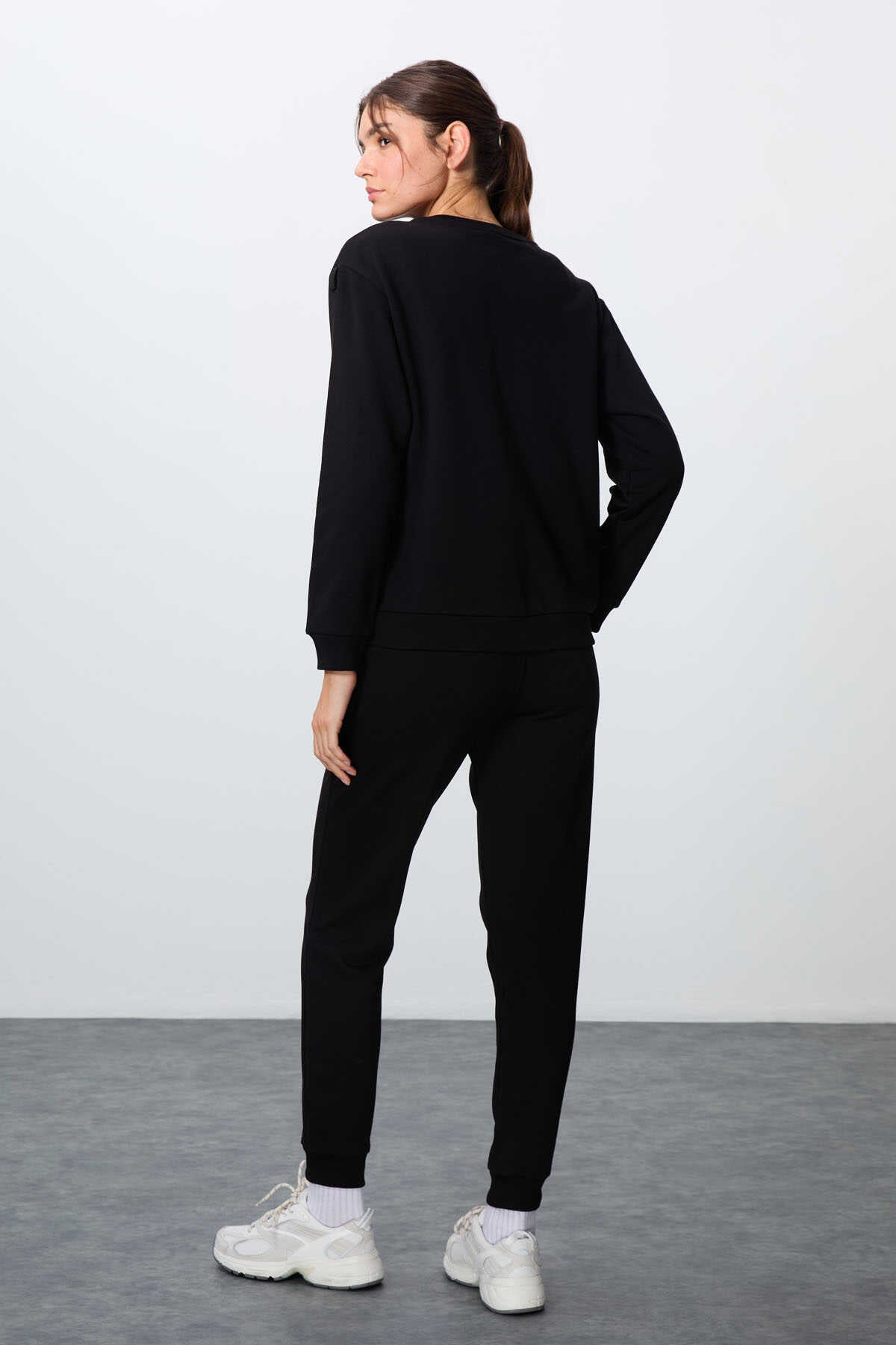 Tommylife Wholesale Oversize Crew Neck Jogger Women's Tracksuit Set 95341 Black