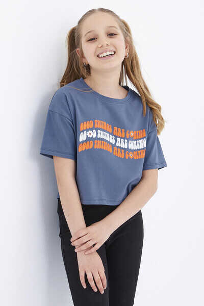 Tommylife Toptan Petrol Oversize Renkli Yazı Baskılı Düşük Omuz O Yaka Kız Çocuk Crop T-Shirt  - 75038