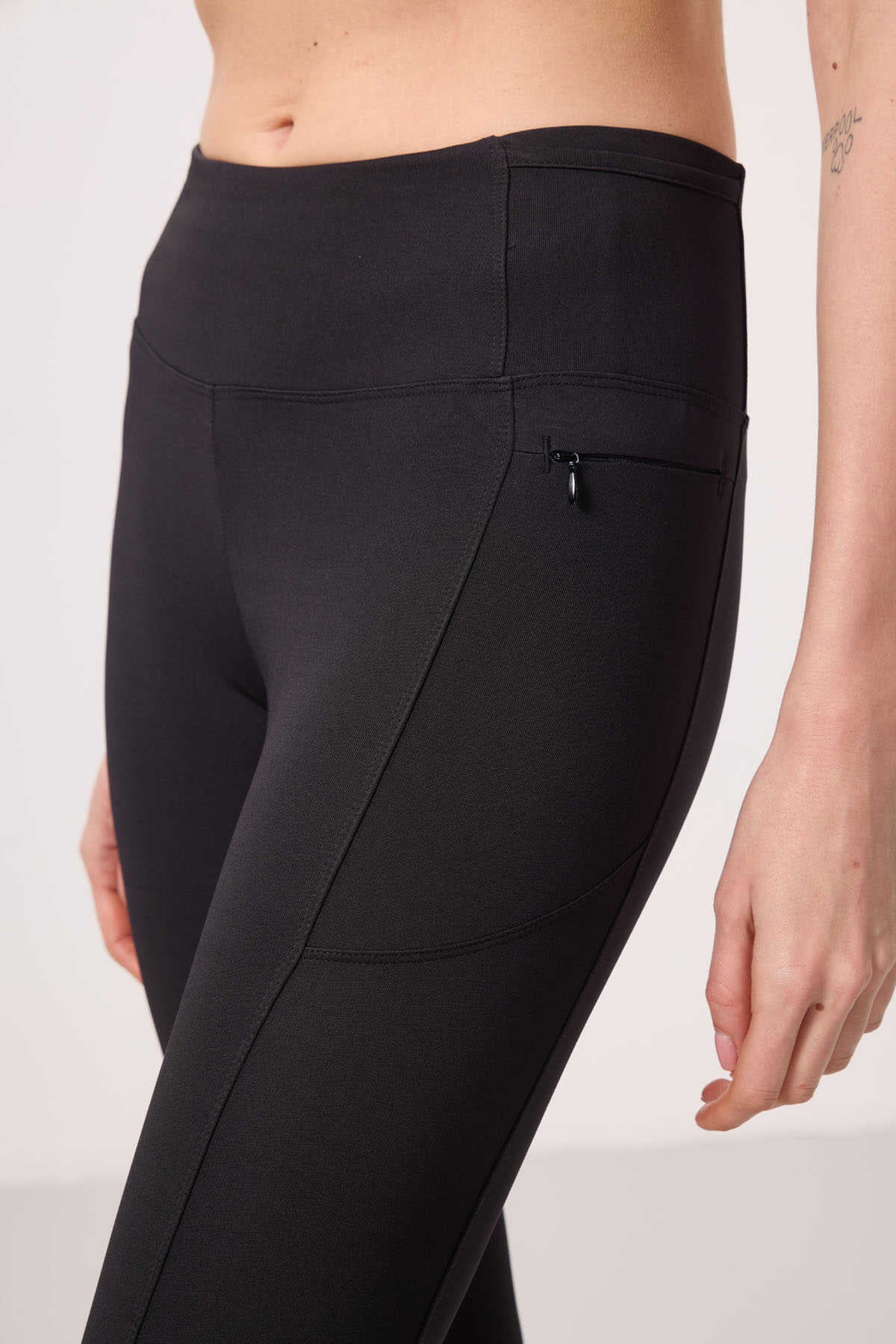 Tommylife Wholesale Polyester Flexible Standard Fit Performance Women's Leggings - 94667 Black