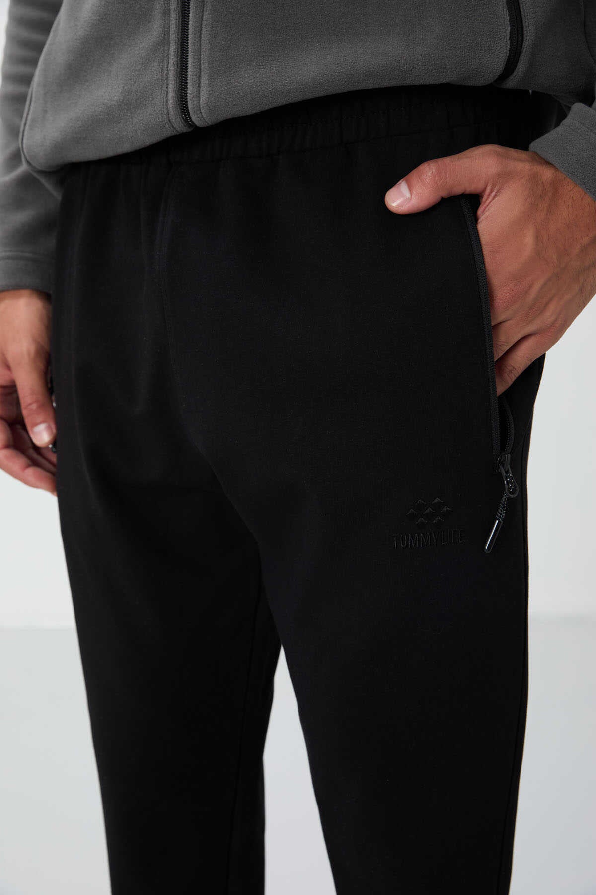 Tommylife Toptan Siyah Fermuar Cepli Standart Kalıp Jogger Erkek Eşofman Alt - 84651