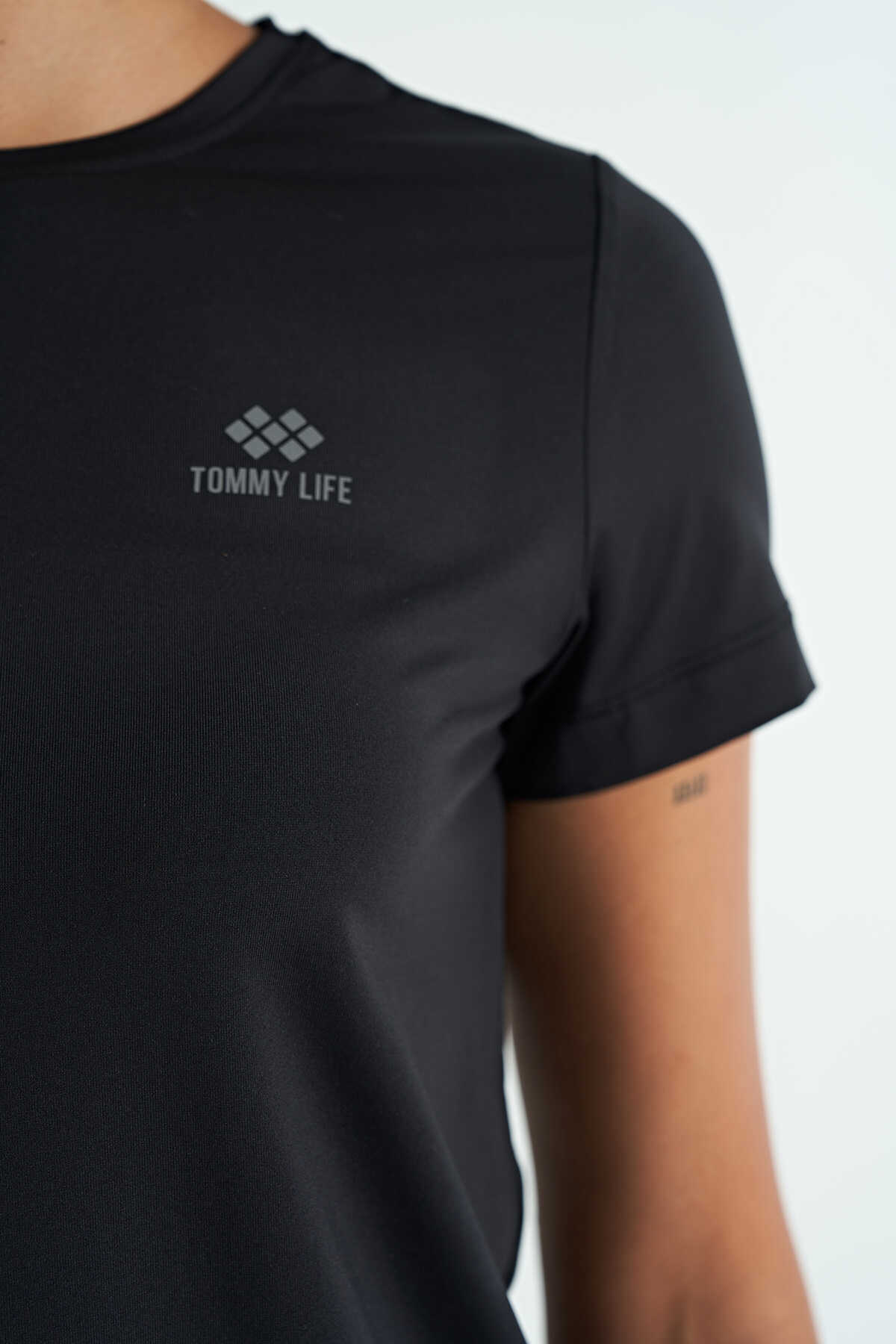 Tommylife Wholesale Black Back Slit Detail Crew Neck Short Sleeve Standard Fit Women's T-Shirt - 97267