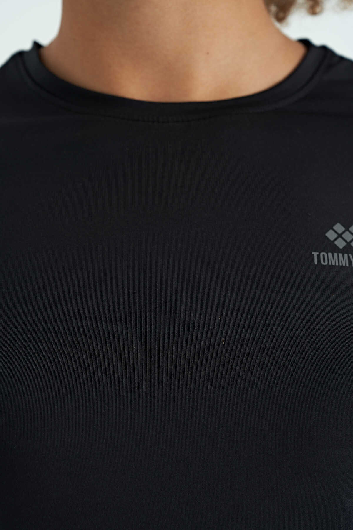 Tommylife Wholesale Black Back Slit Detail Crew Neck Short Sleeve Standard Fit Women's T-Shirt - 97267