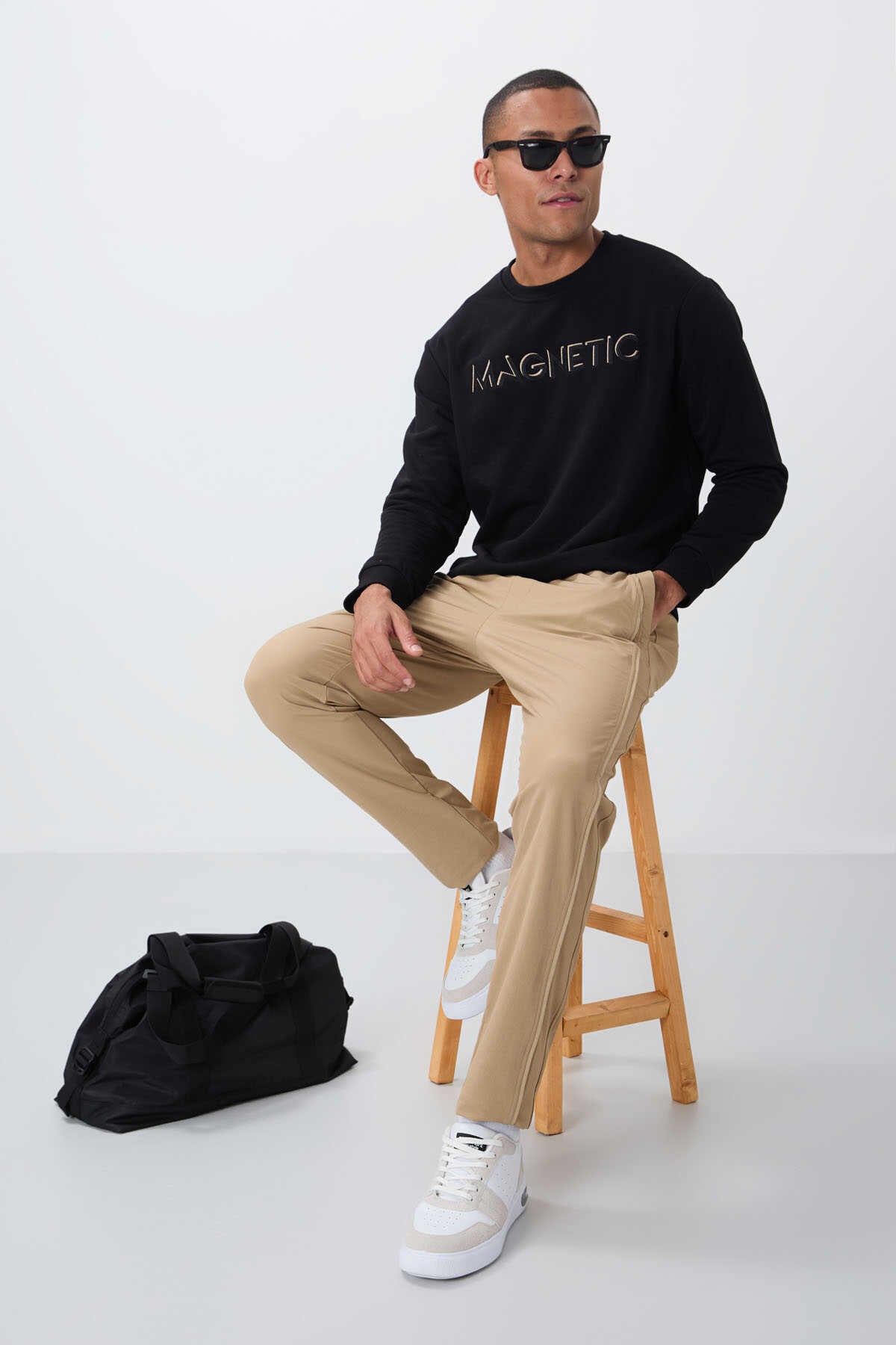Tommylife Toptan Siyah Yazı Nakışlı O Yaka Rahat Form Erkek Sweatshirt - 88020