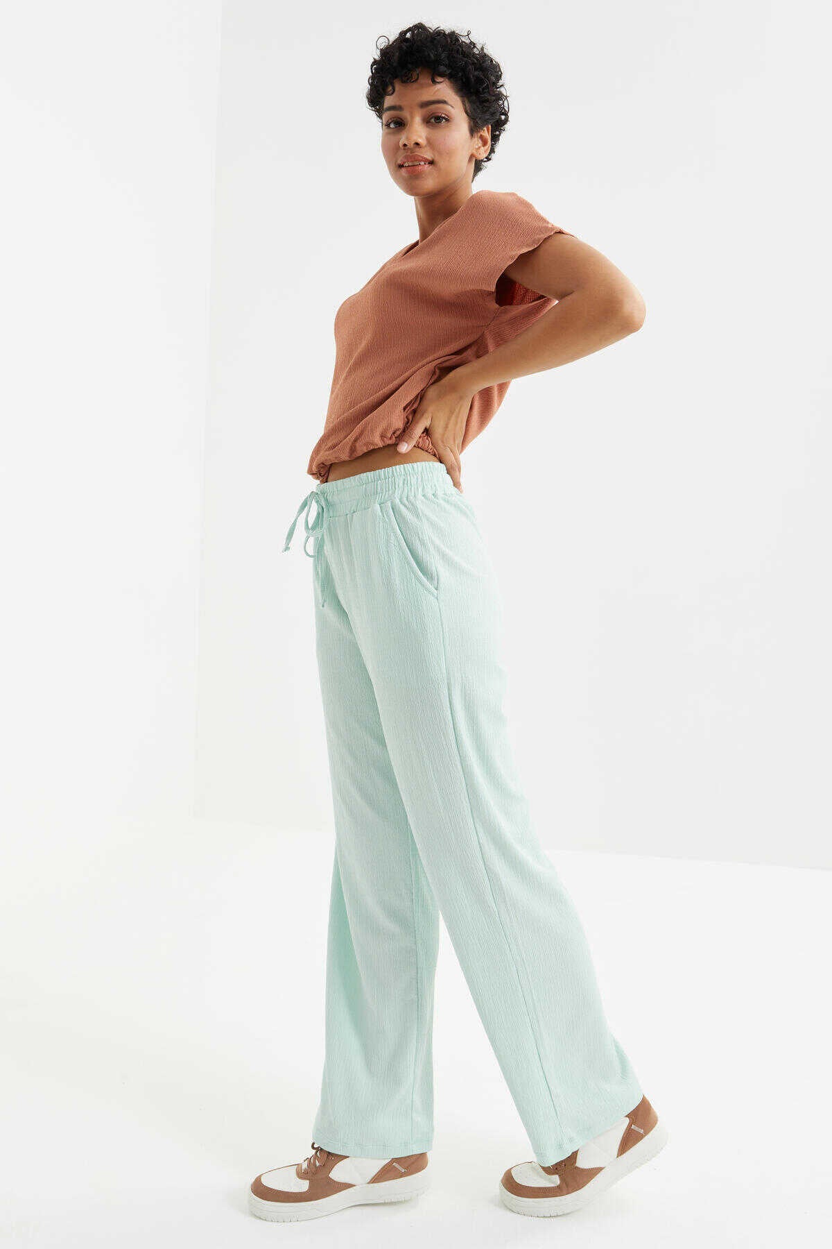 Tommylife Wholesale Aqua Green Cinch Waist Tie Detail Classic Leg Scrunch Fabric Women's Tracksuit Bottoms - 94619