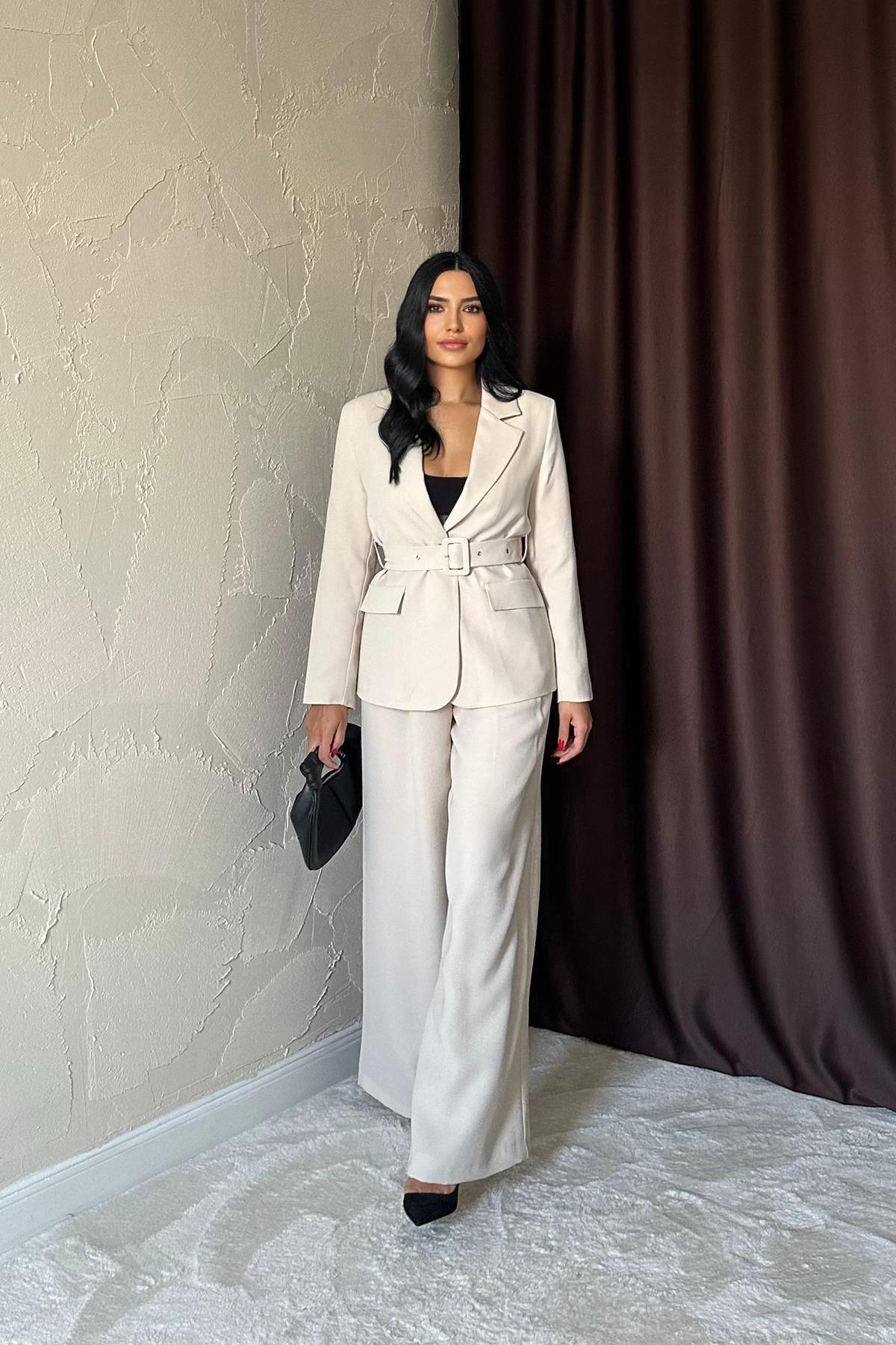 Toptan Bej Cep Kapaklı Ve Kemerli Ceket Bej L