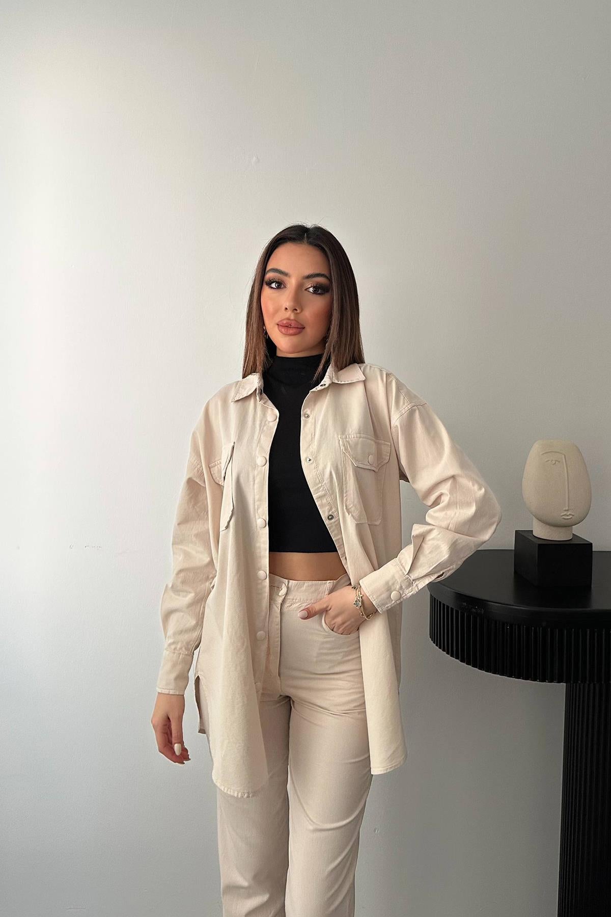Bej Gömlek Ve Çıtçıtlı Pantolon Takım