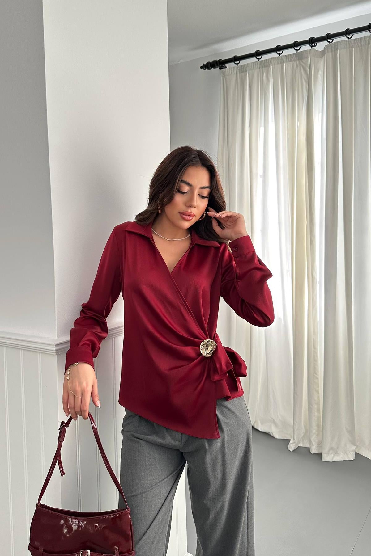 Toptan Bordo Düğme Detaylı Saten Bluz Bordo L