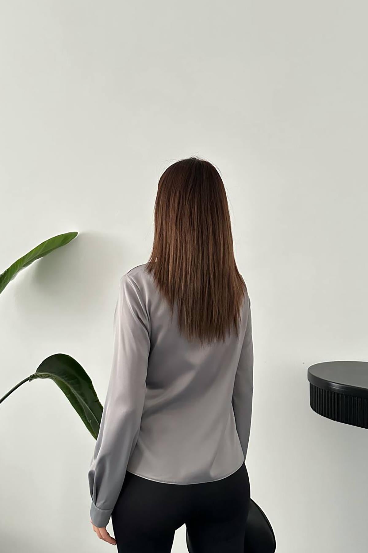 Toptan Gri Düğme Detaylı Saten Bluz