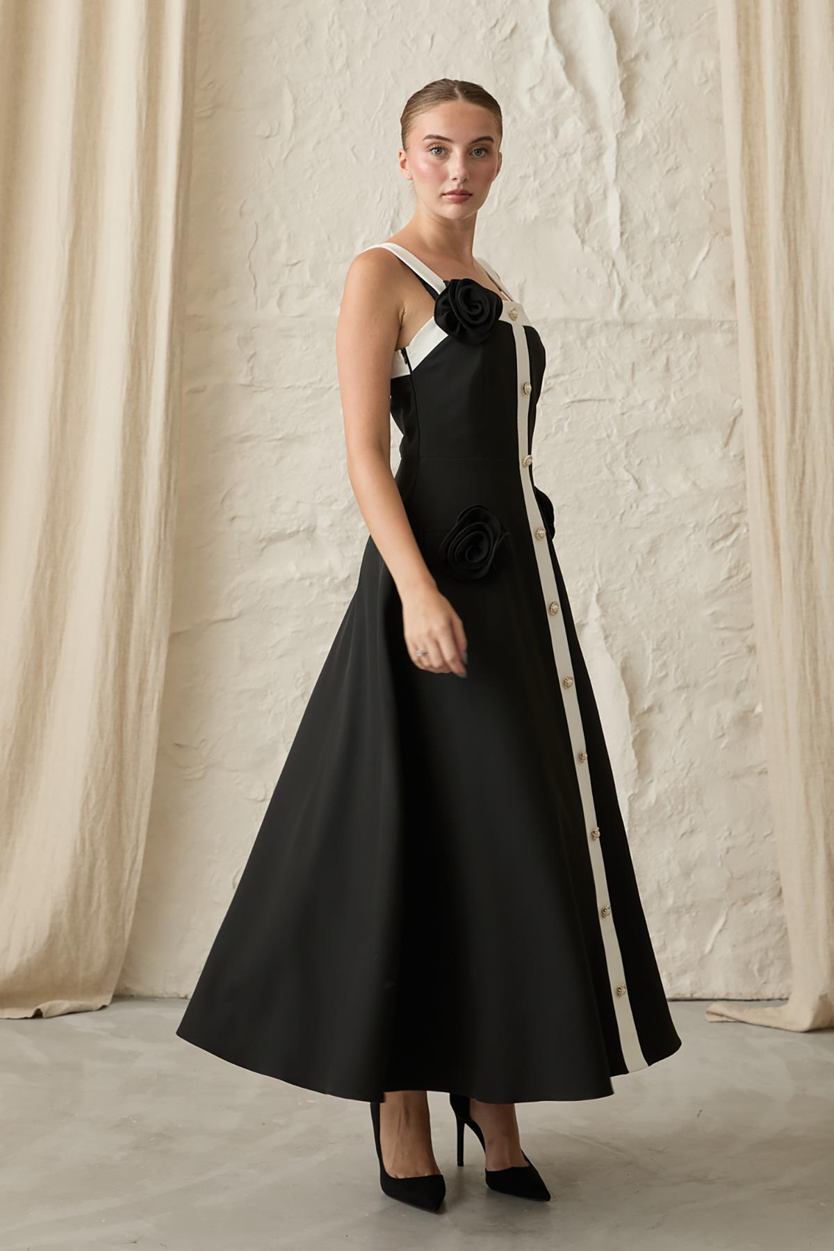 Toptan Siyah Güllü Askılı Elbise