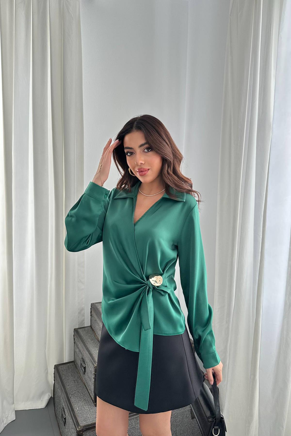 Toptan Yeşil Düğme Detaylı Saten Bluz Yeşil L