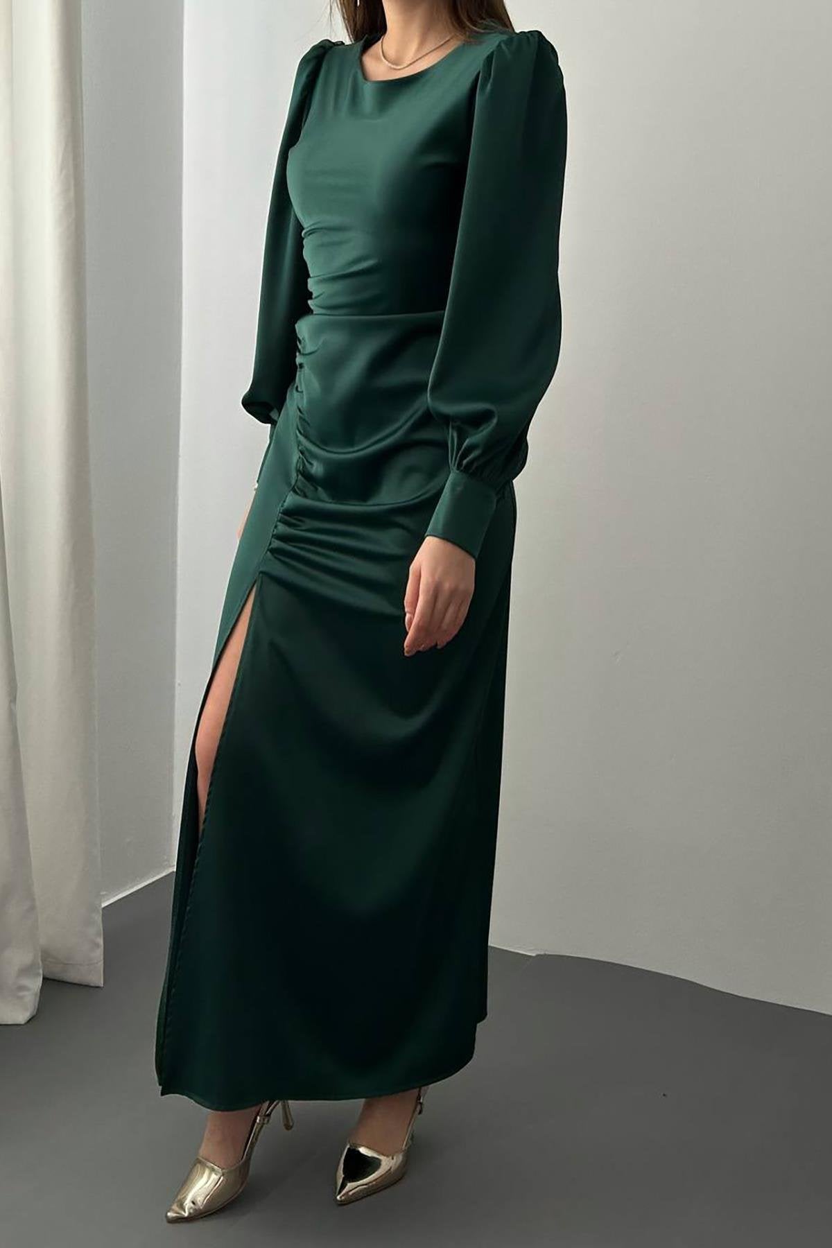 Toptan Zümrüt Yanı Büzgülü Yırtmaçlı Saten Elbise