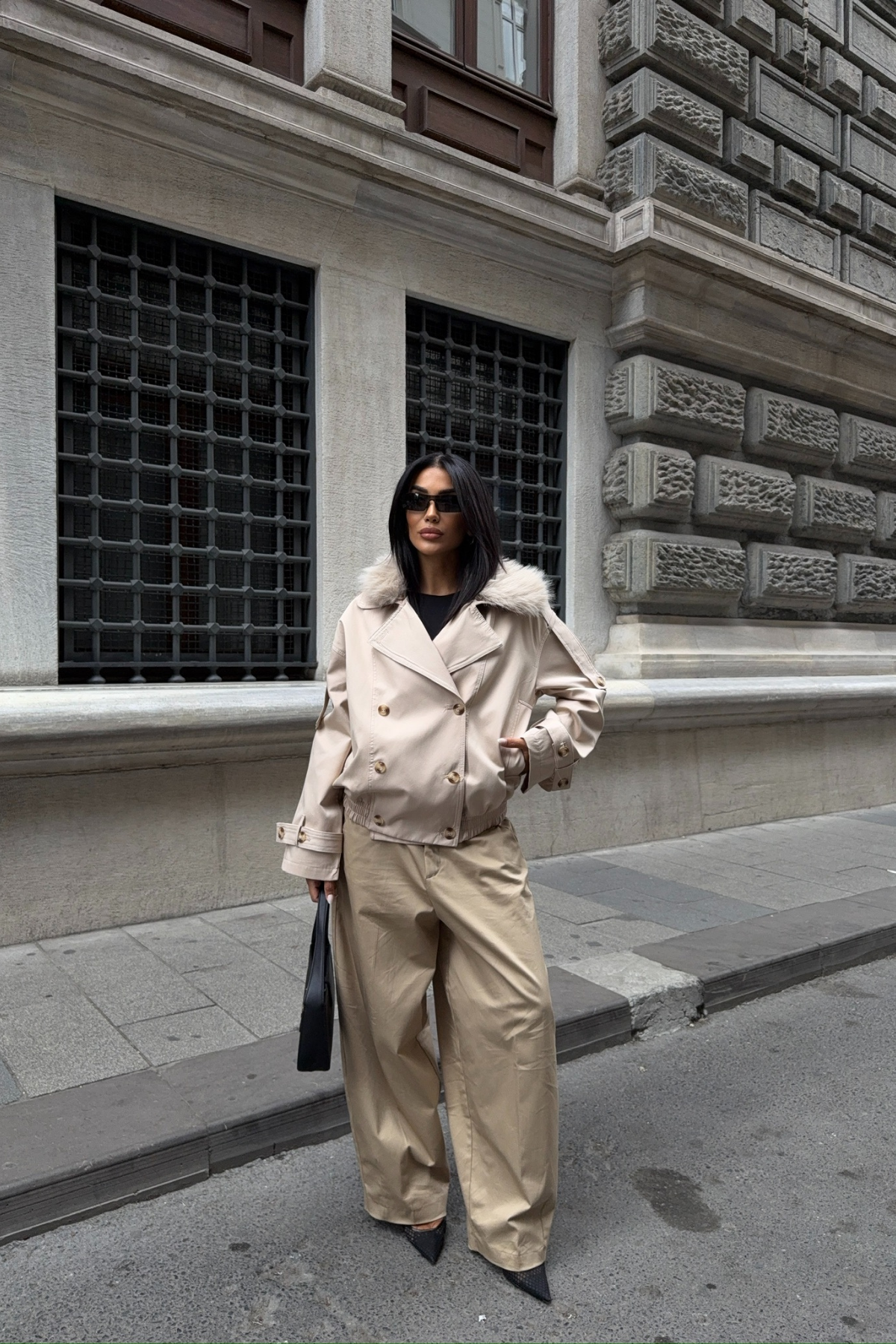 YAKASI KÜRKLÜ KISA TRENCH - Bej