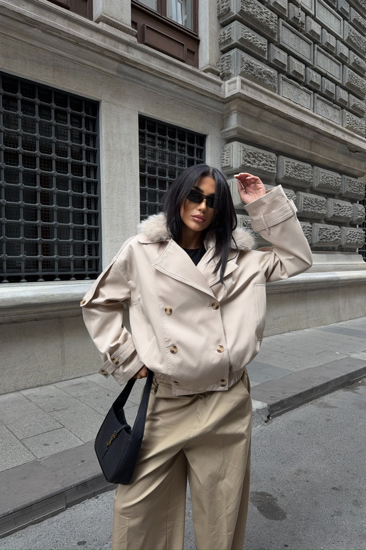 YAKASI KÜRKLÜ KISA TRENCH - Bej