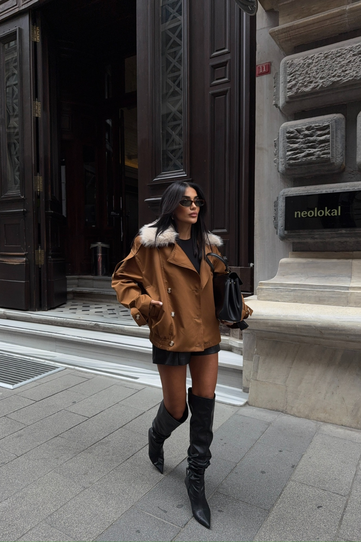 YAKASI KÜRKLÜ KISA TRENCH - Kahverengi