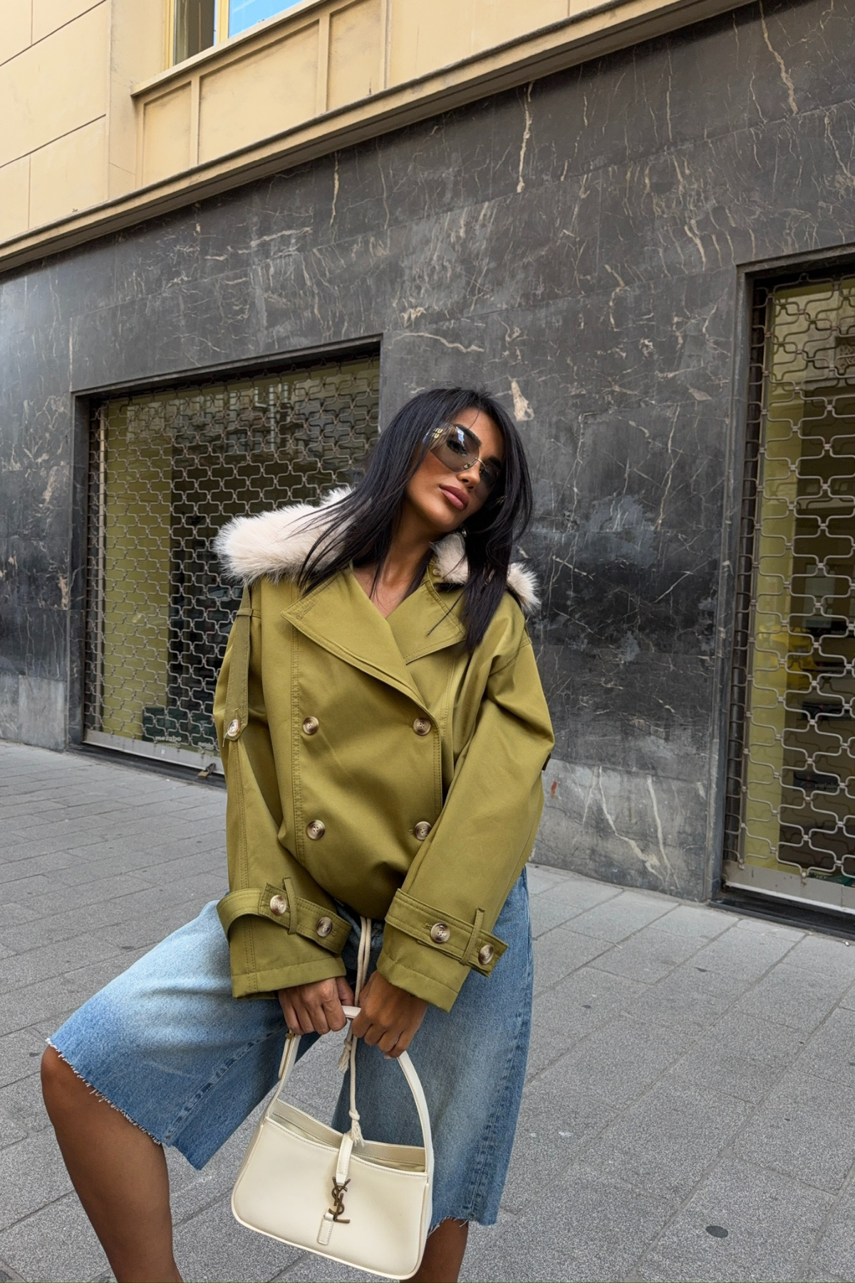 YAKASI KÜRKLÜ KISA TRENCH - Yağ Yeşili