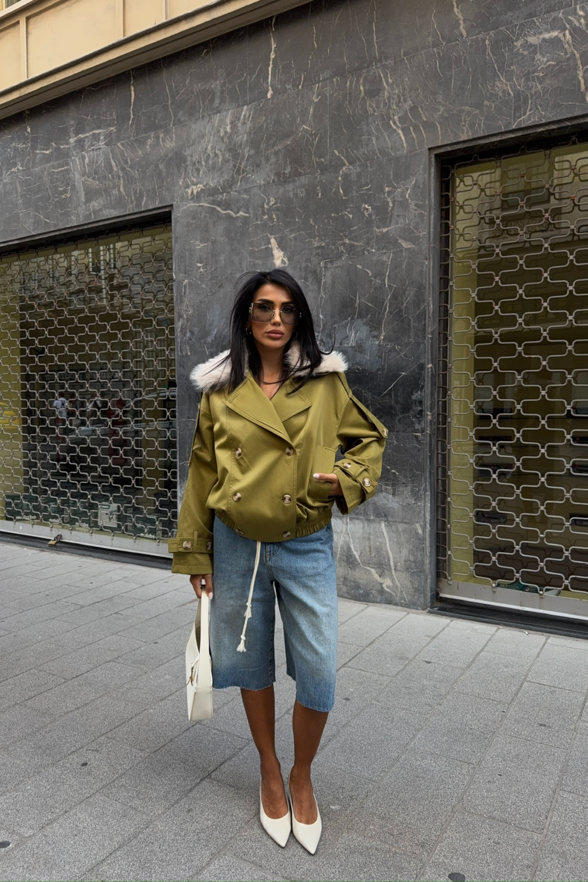 YAKASI KÜRKLÜ KISA TRENCH - Yağ Yeşili