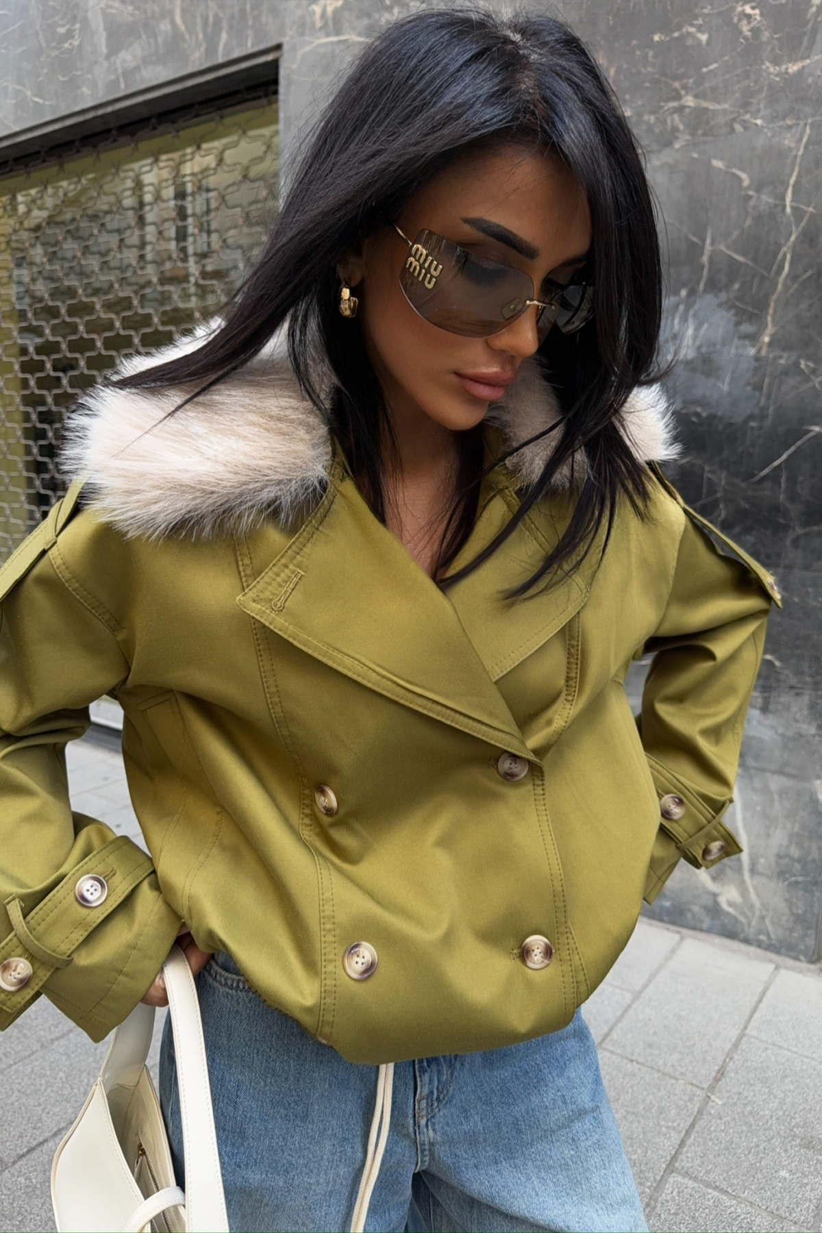 YAKASI KÜRKLÜ KISA TRENCH - Yağ Yeşili